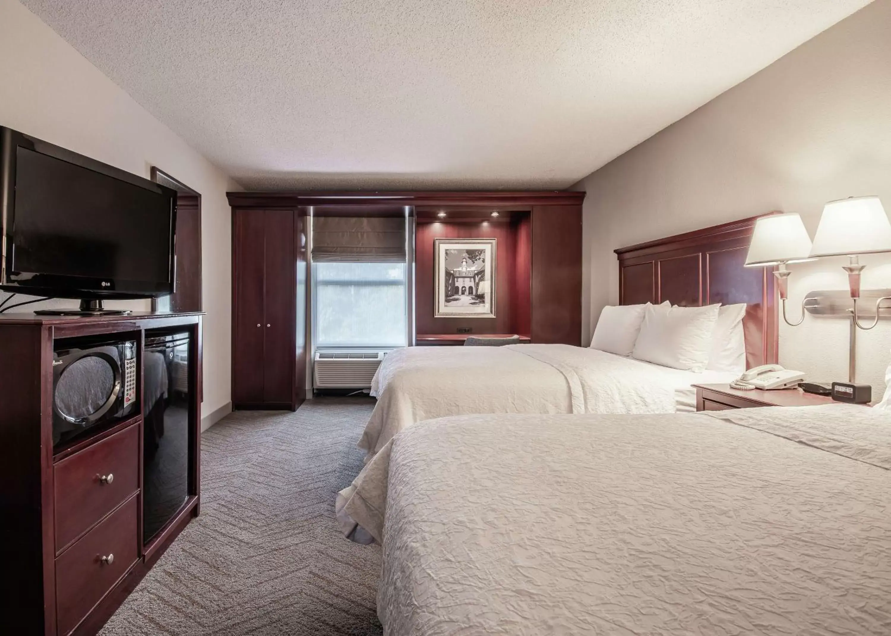 Bedroom, Bed in Hampton Inn & Suites Williamsburg-Richmond Road Bedroom, Bed in Hampton Inn & Suites Williamsburg-Richmond Road