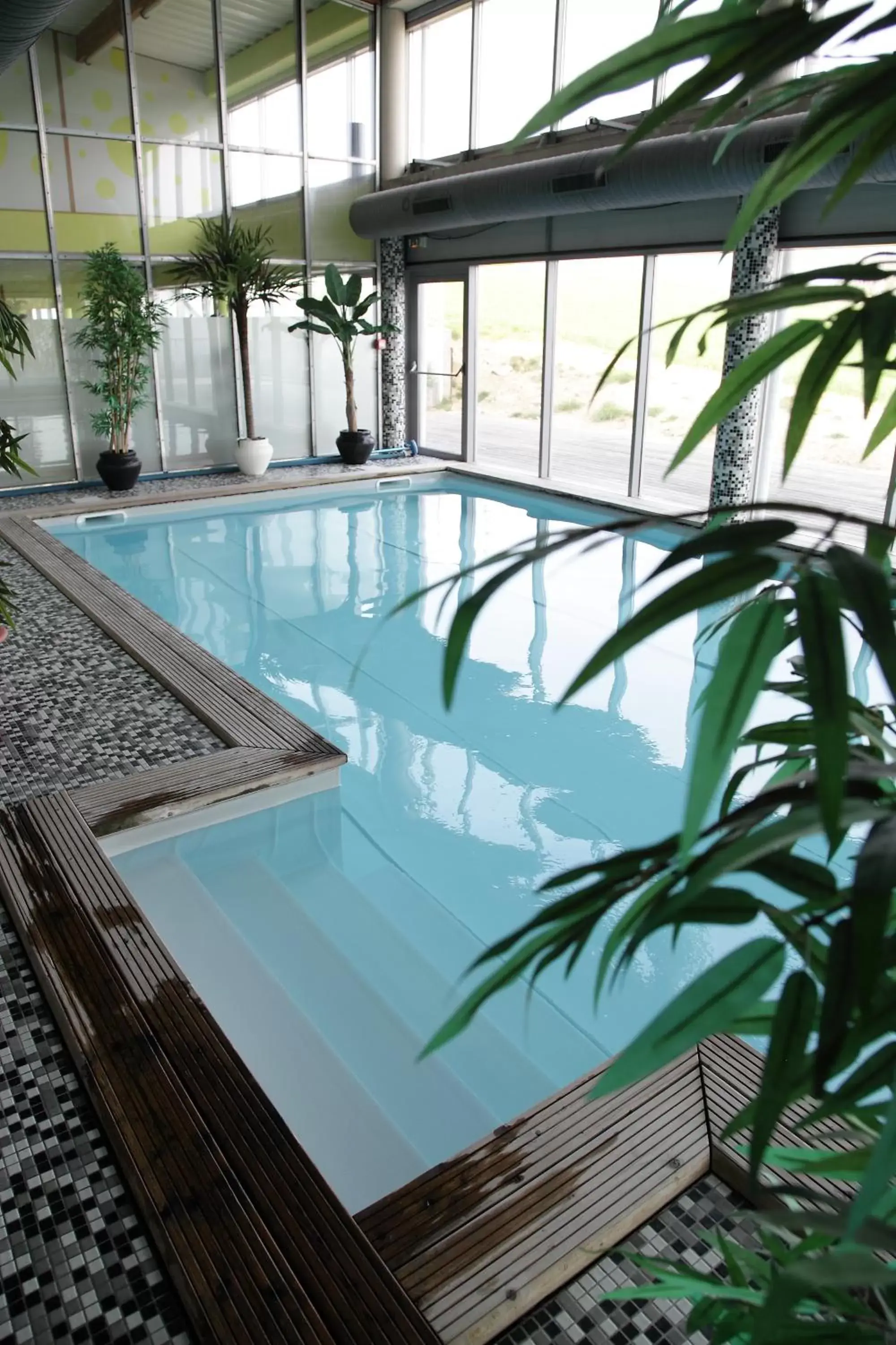 Swimming Pool in Best Western Hotel Ile de France