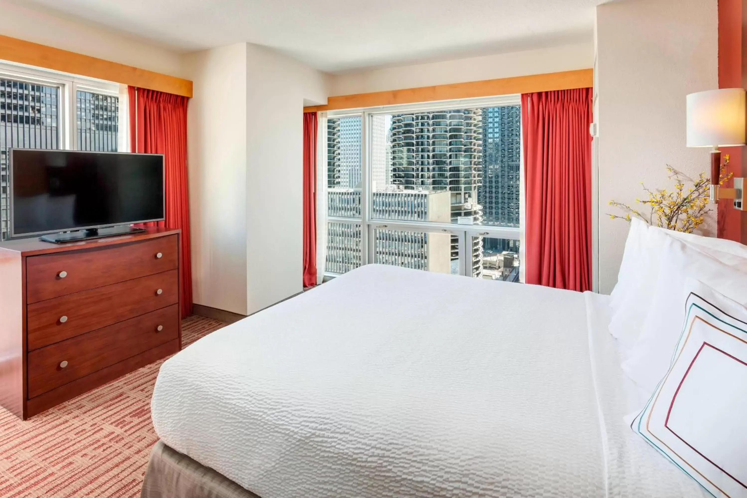 Bedroom, Bed in Residence Inn by Marriott Chicago Downtown/River North