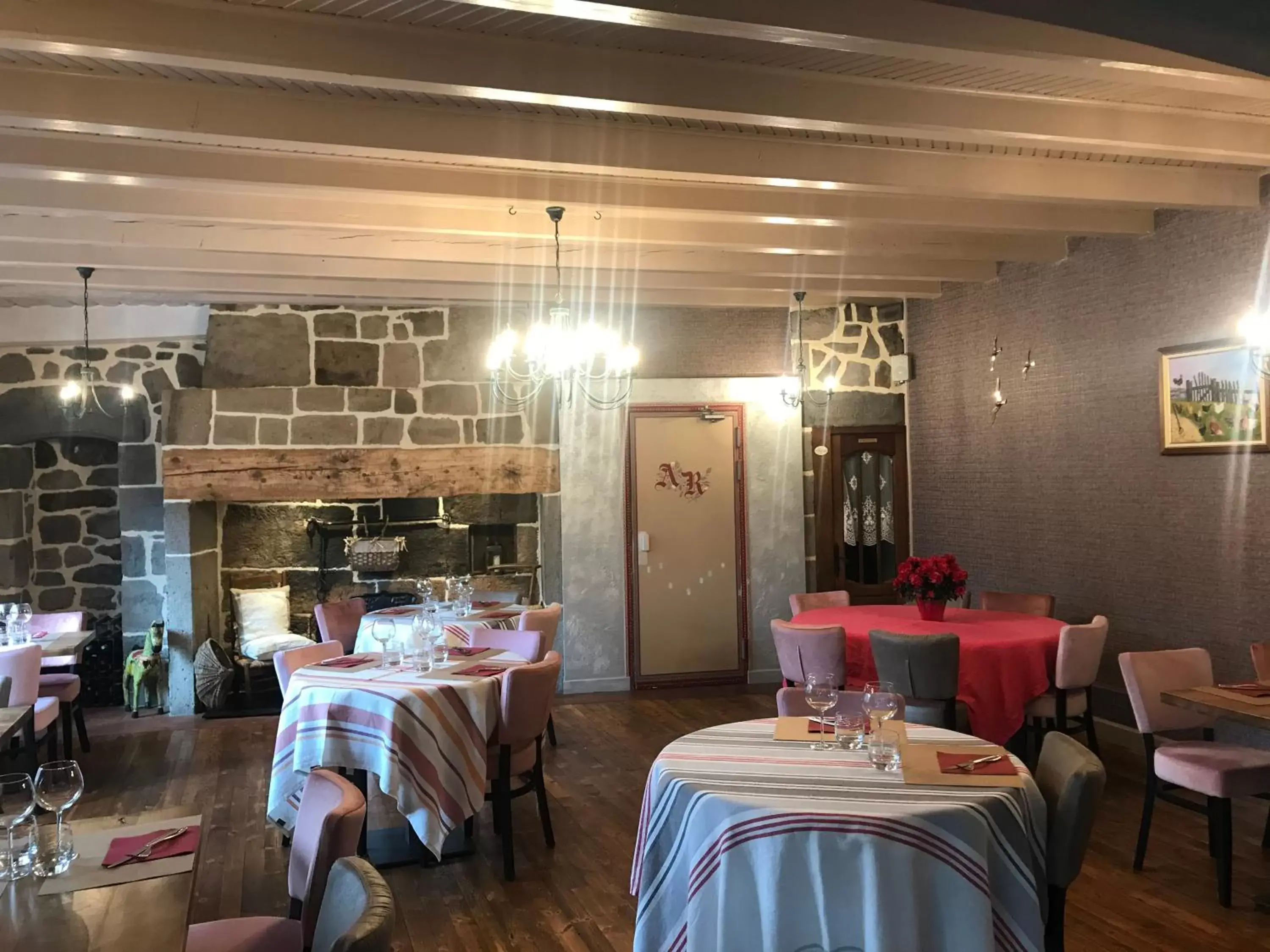 Restaurant/Places to Eat in Hôtel Restaurant du Plomb du Cantal