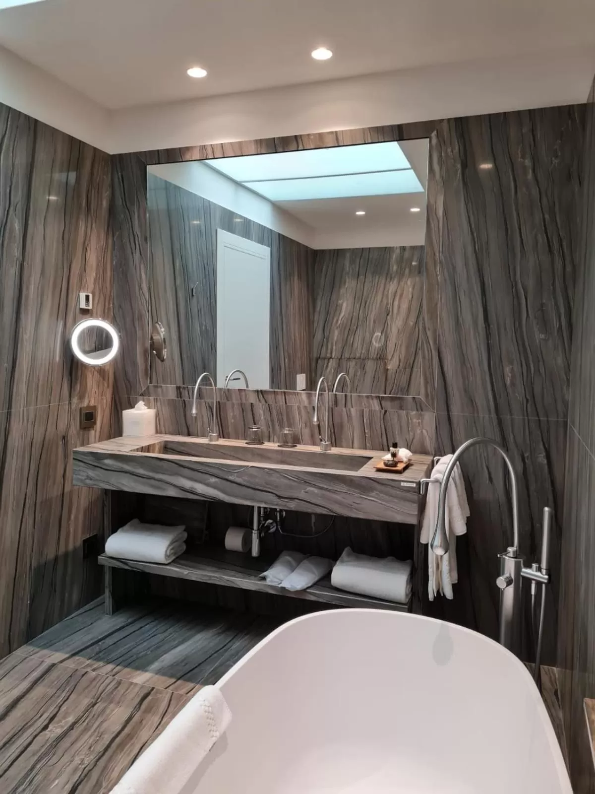 Bathroom in Galleria Vik Milano - Townhouse Galleria - Small Luxury Hotels of the World