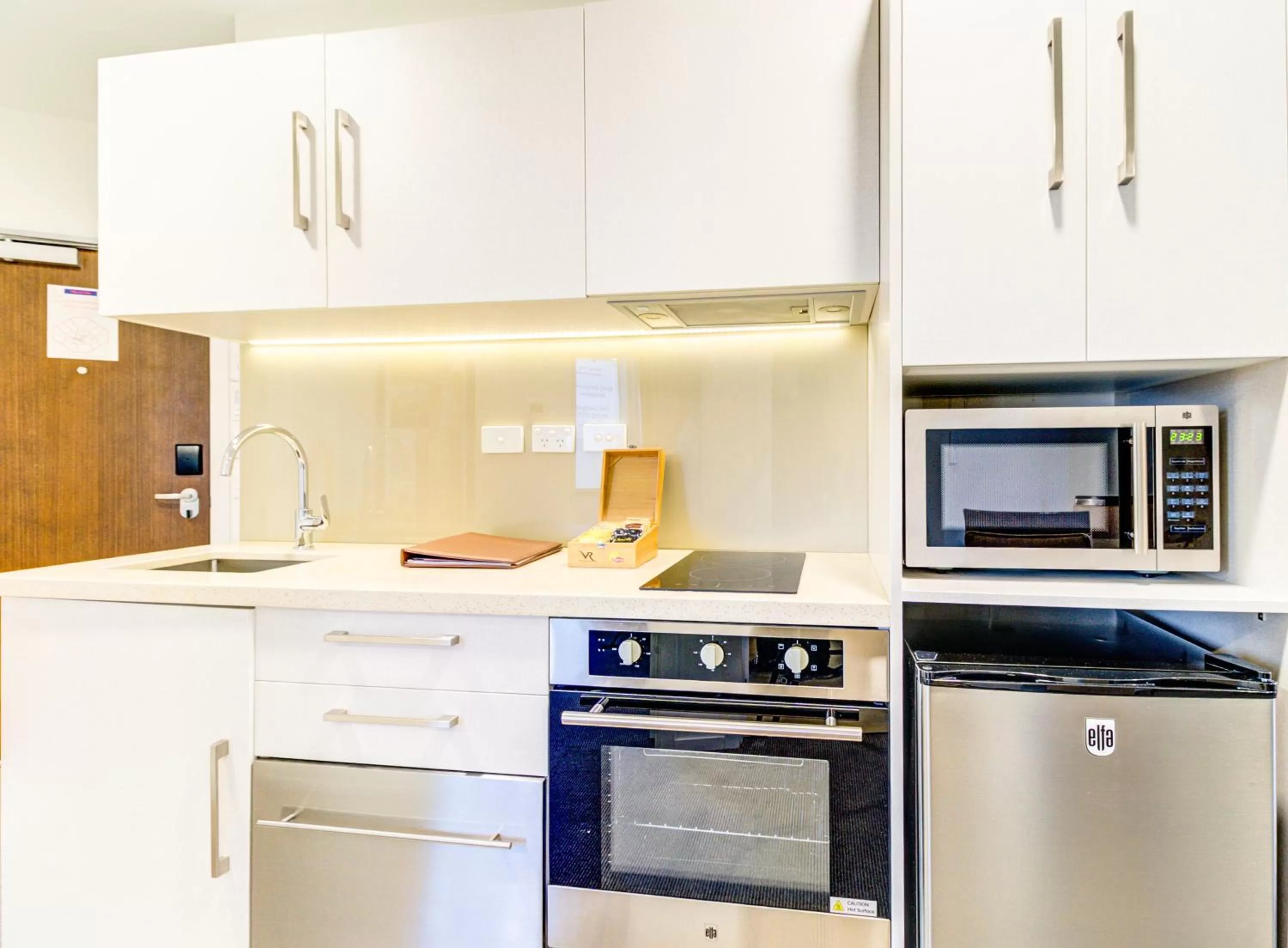 Kitchen or kitchenette in VR Queen Street Hotel & Suites
