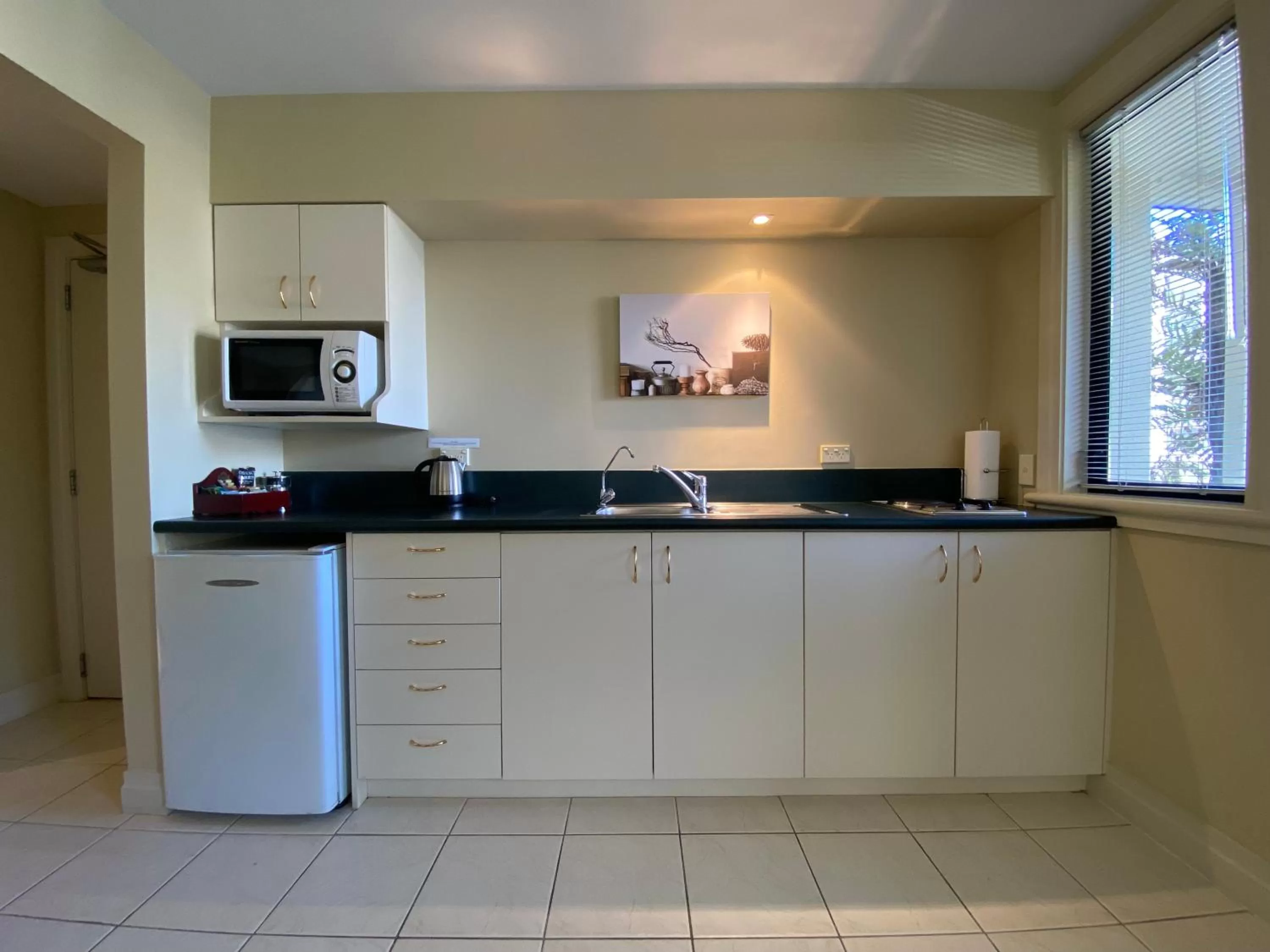 kitchen in Motel On York