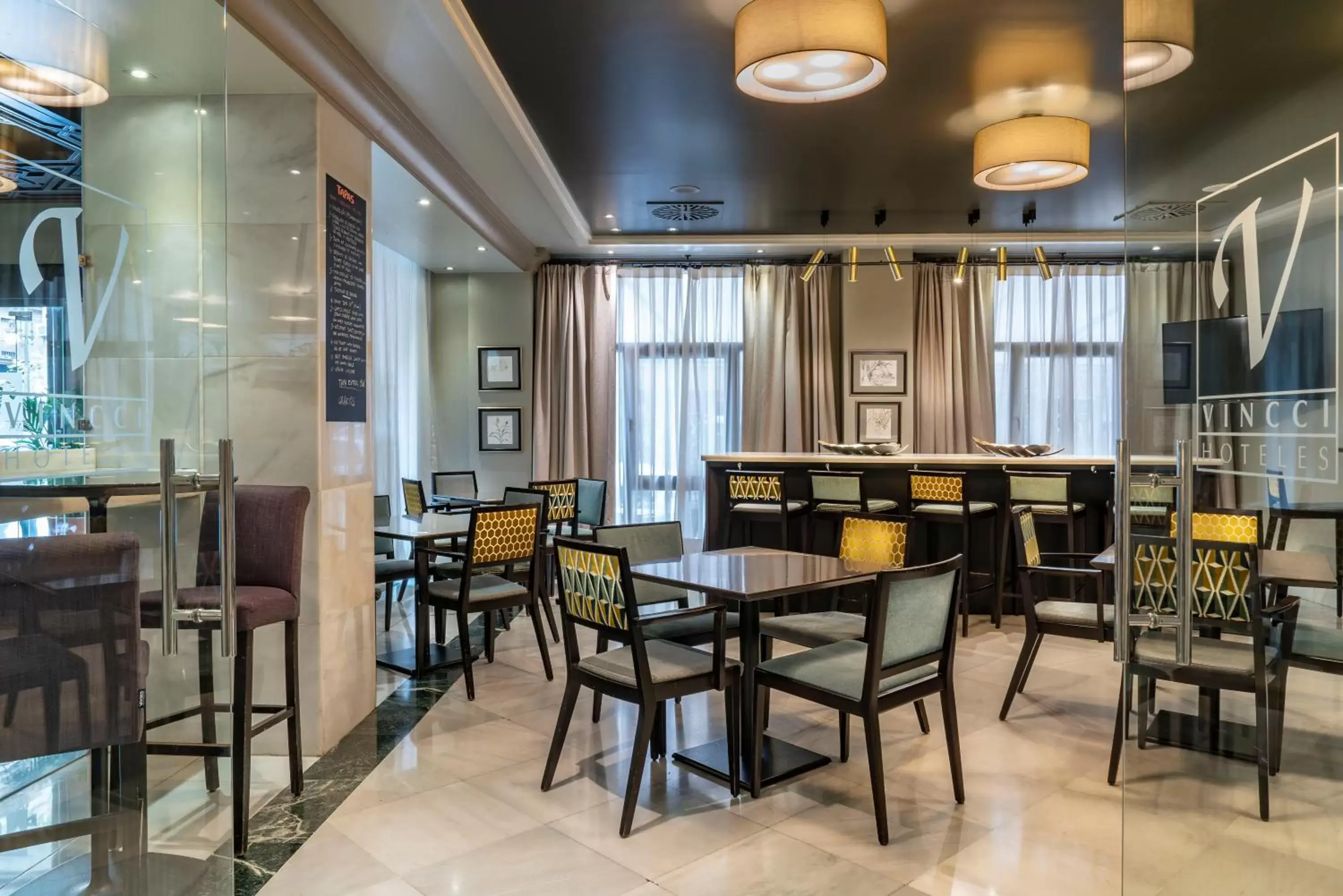 Lounge or bar, Restaurant/Places to Eat in Vincci Albayzin