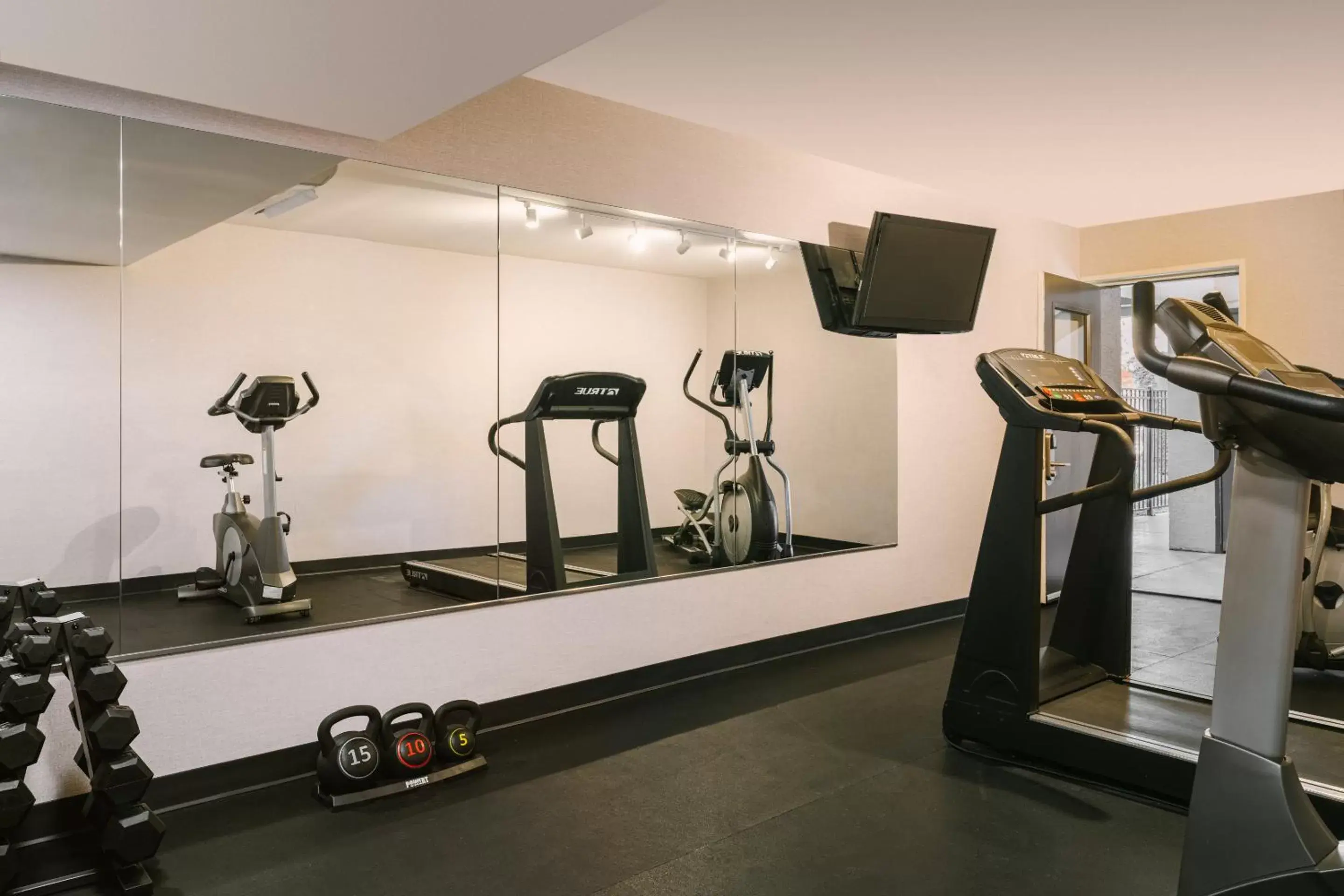 Fitness Center/Facilities in Sonder The Mariposa