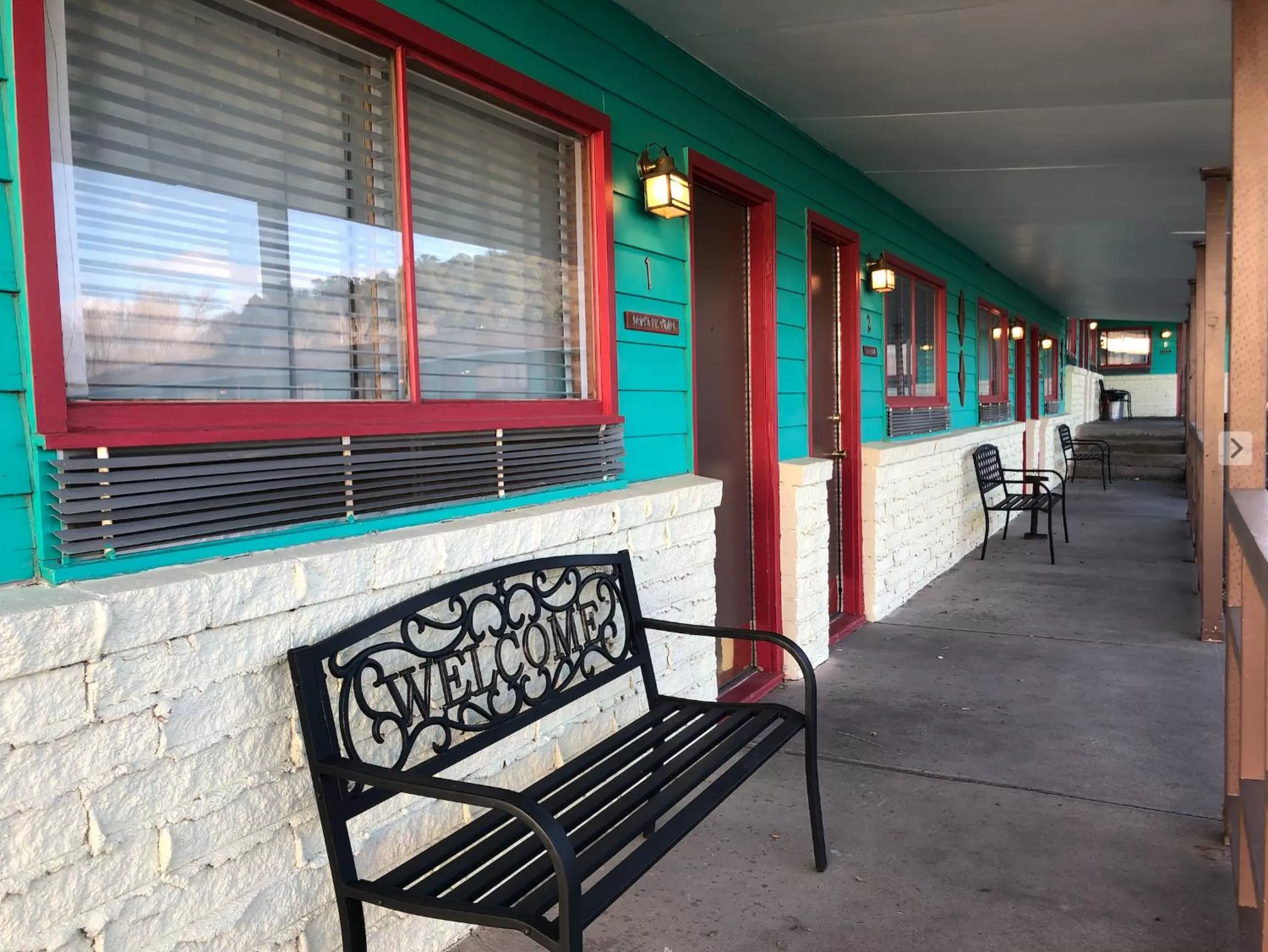 Property building in Raton Pass Motor Inn