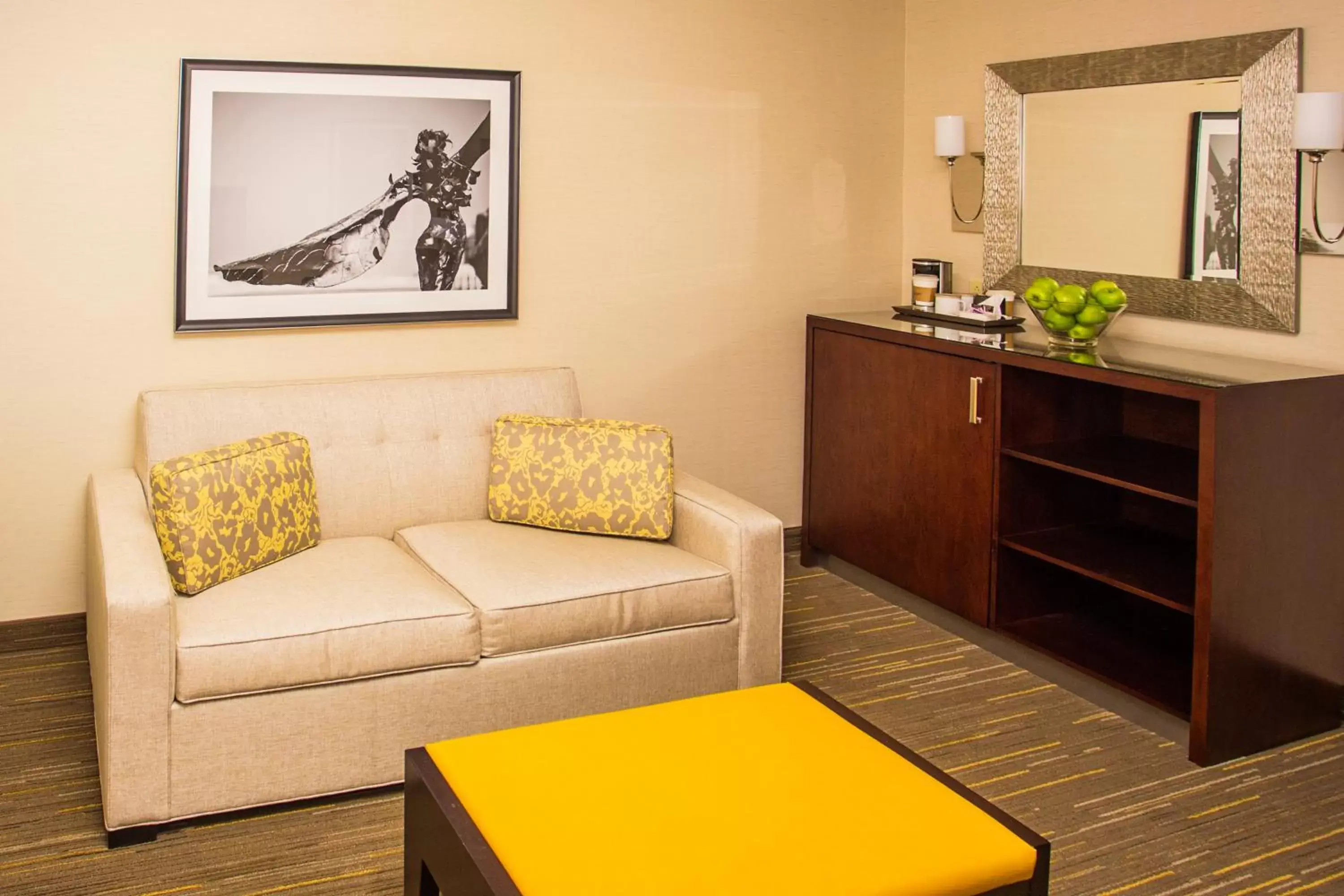 Bed, Seating Area in Wyndham Moline on John Deere Commons