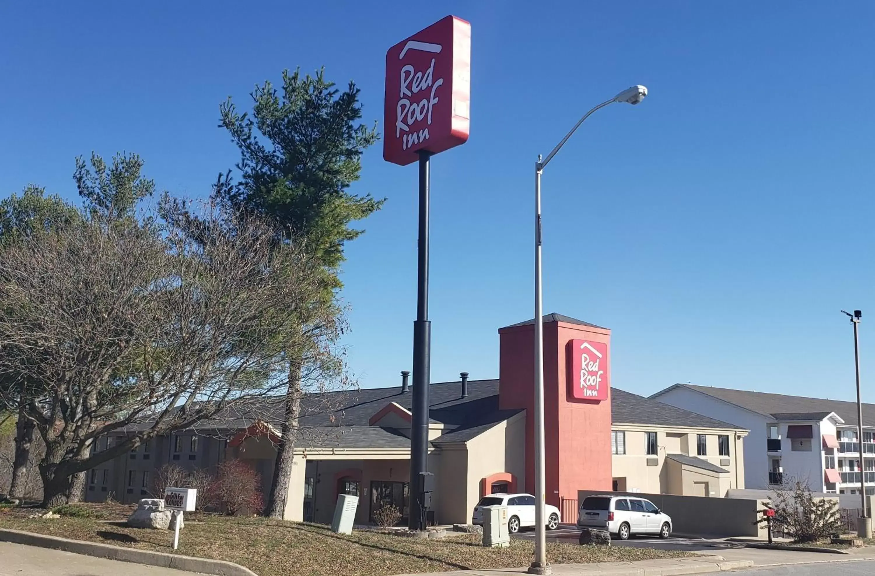 Property building, Property Logo/Sign in Red Roof Inn Branson