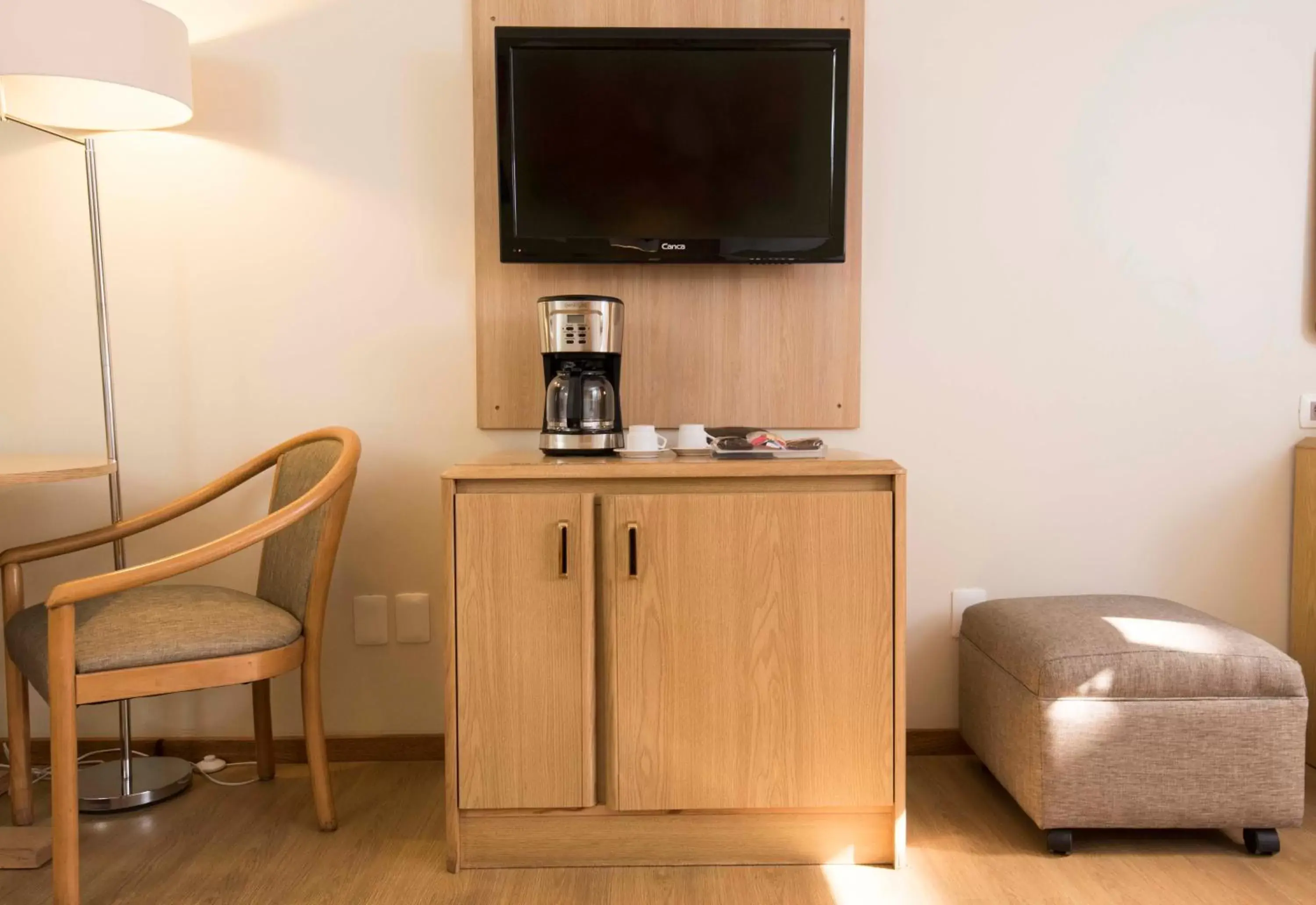 Photo of the whole room, TV/Entertainment Center in Holiday Inn Montevideo, an IHG Hotel