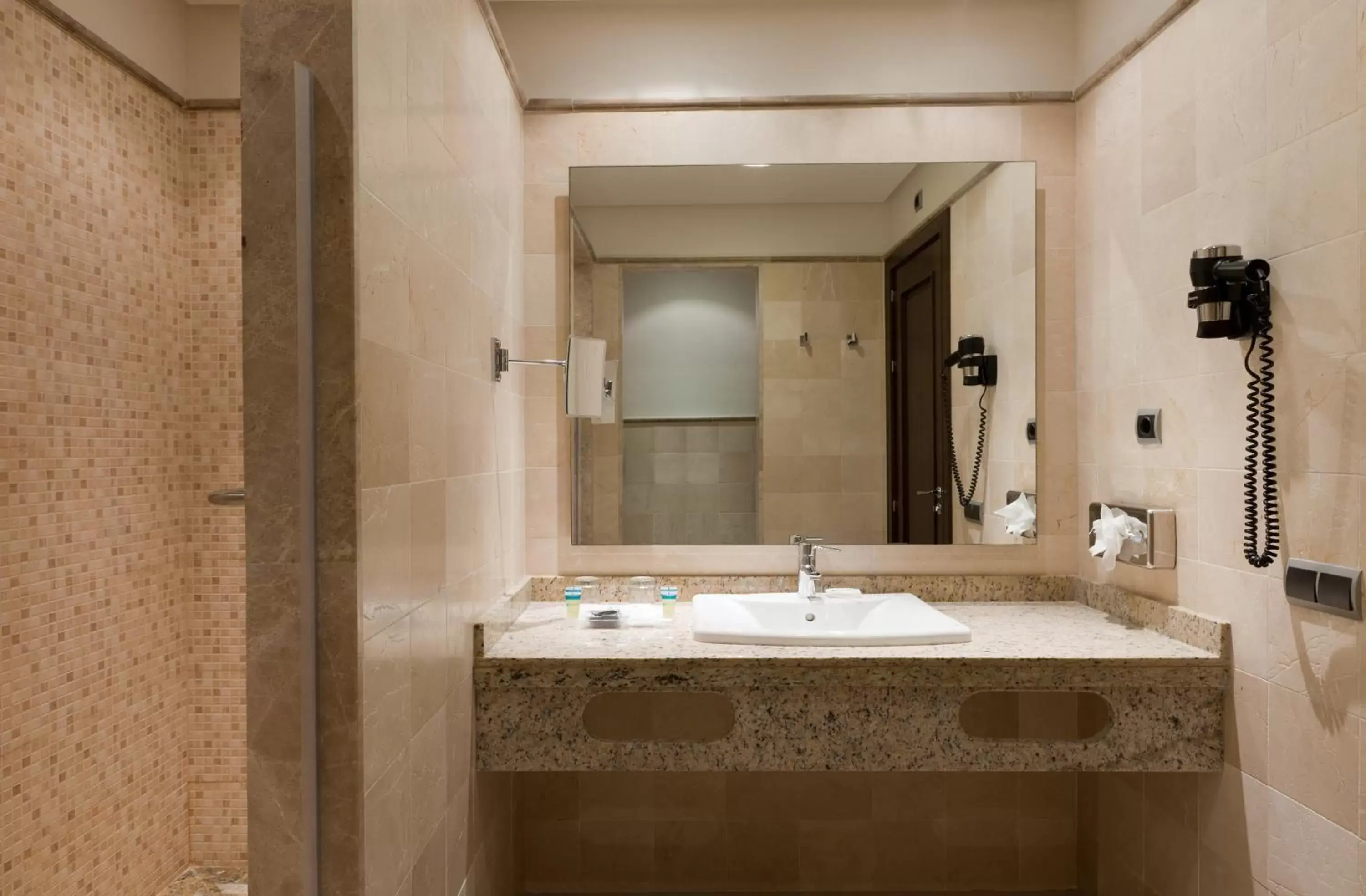 Toilet, Bathroom in Senator Mar Menor Golf & Spa Resort