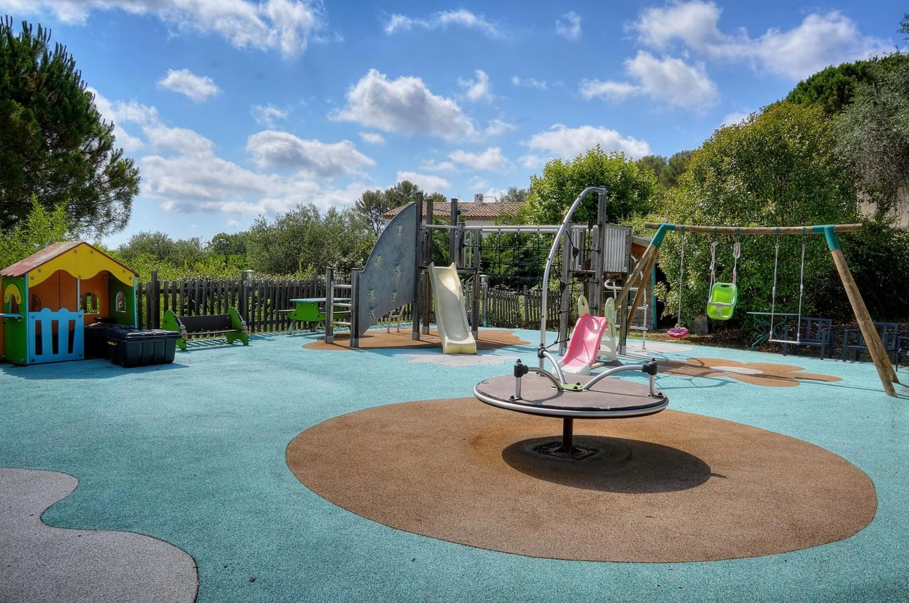 Children's Play Area in Chambre d'hôte "HAVRE DE PAIX" Prestige jacuzzi, hammam, sauna, PISCINE Mougins Cannes Grasse
