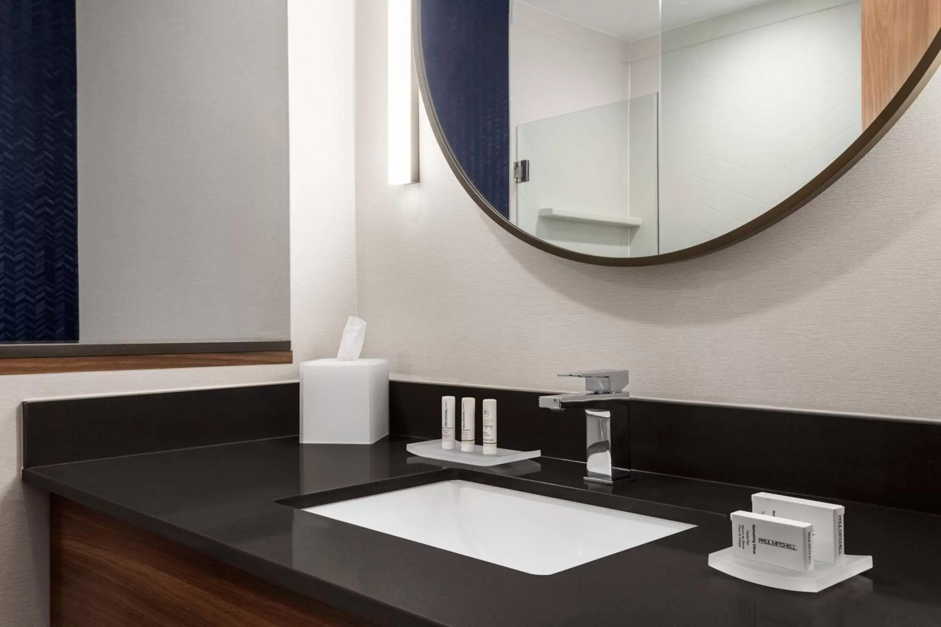 Bathroom in Fairfield Inn & Suites by Marriott Milwaukee West