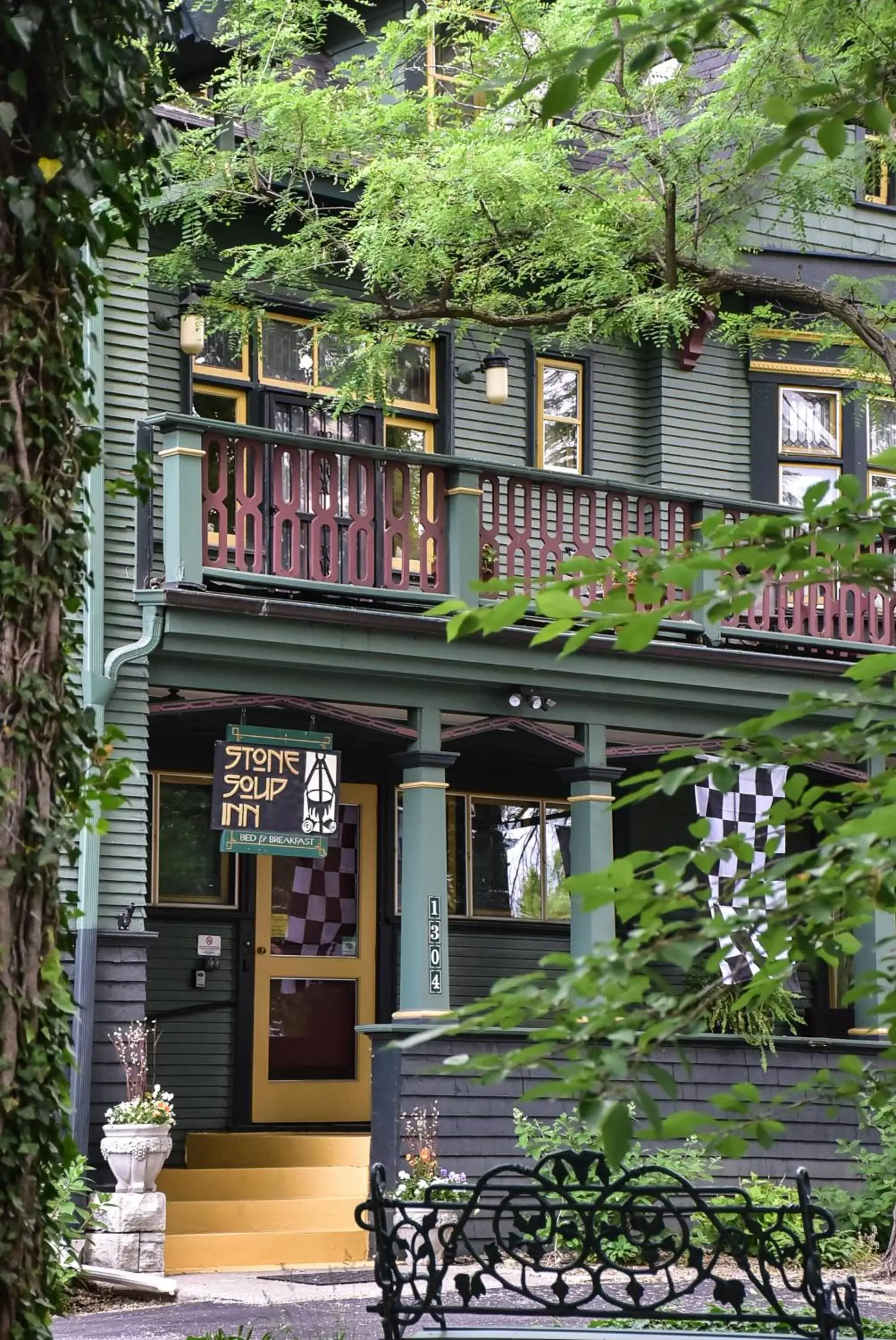 Facade/Entrance in Stone Soup Inn