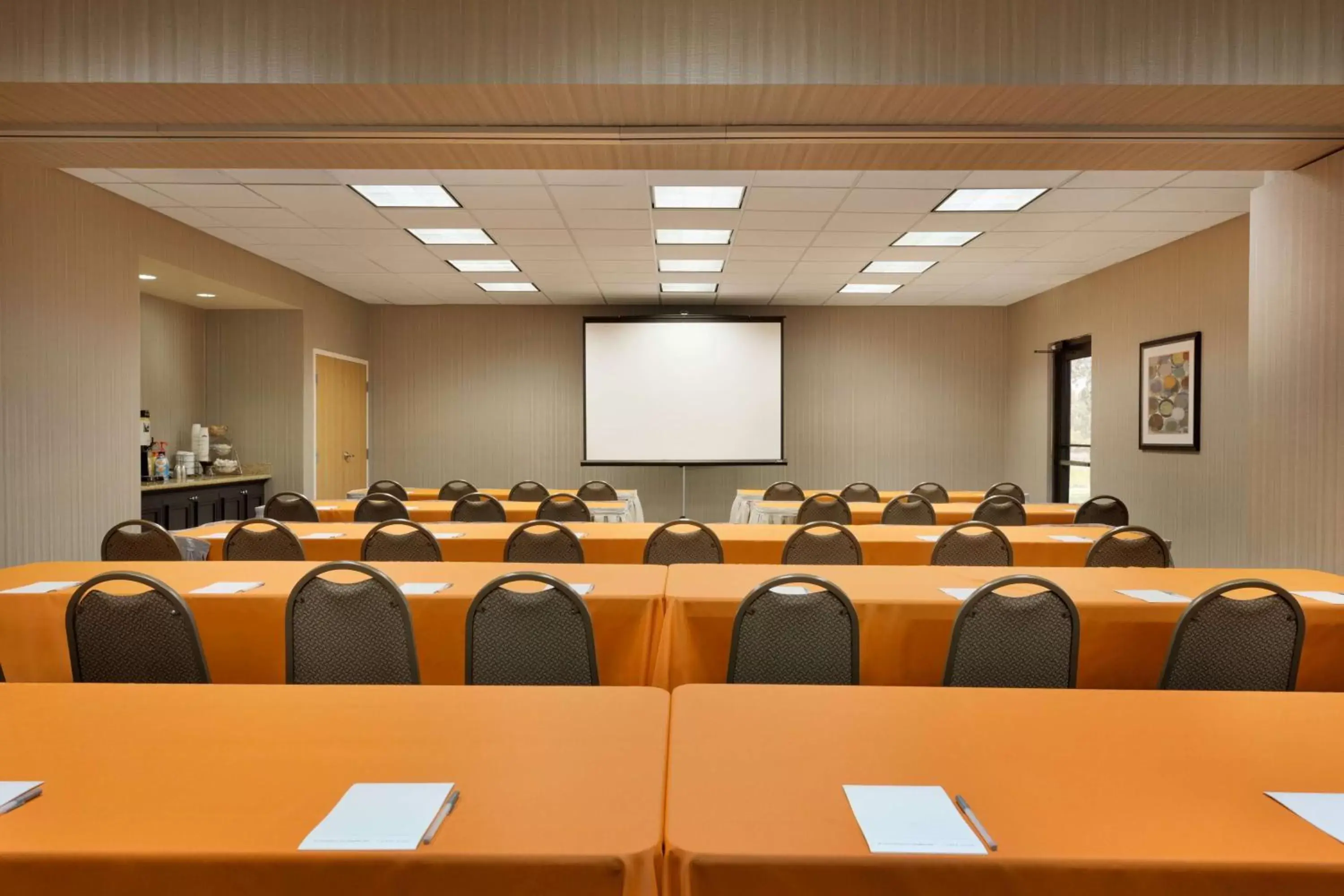 Meeting/conference room in Hampton Inn & Suites Largo