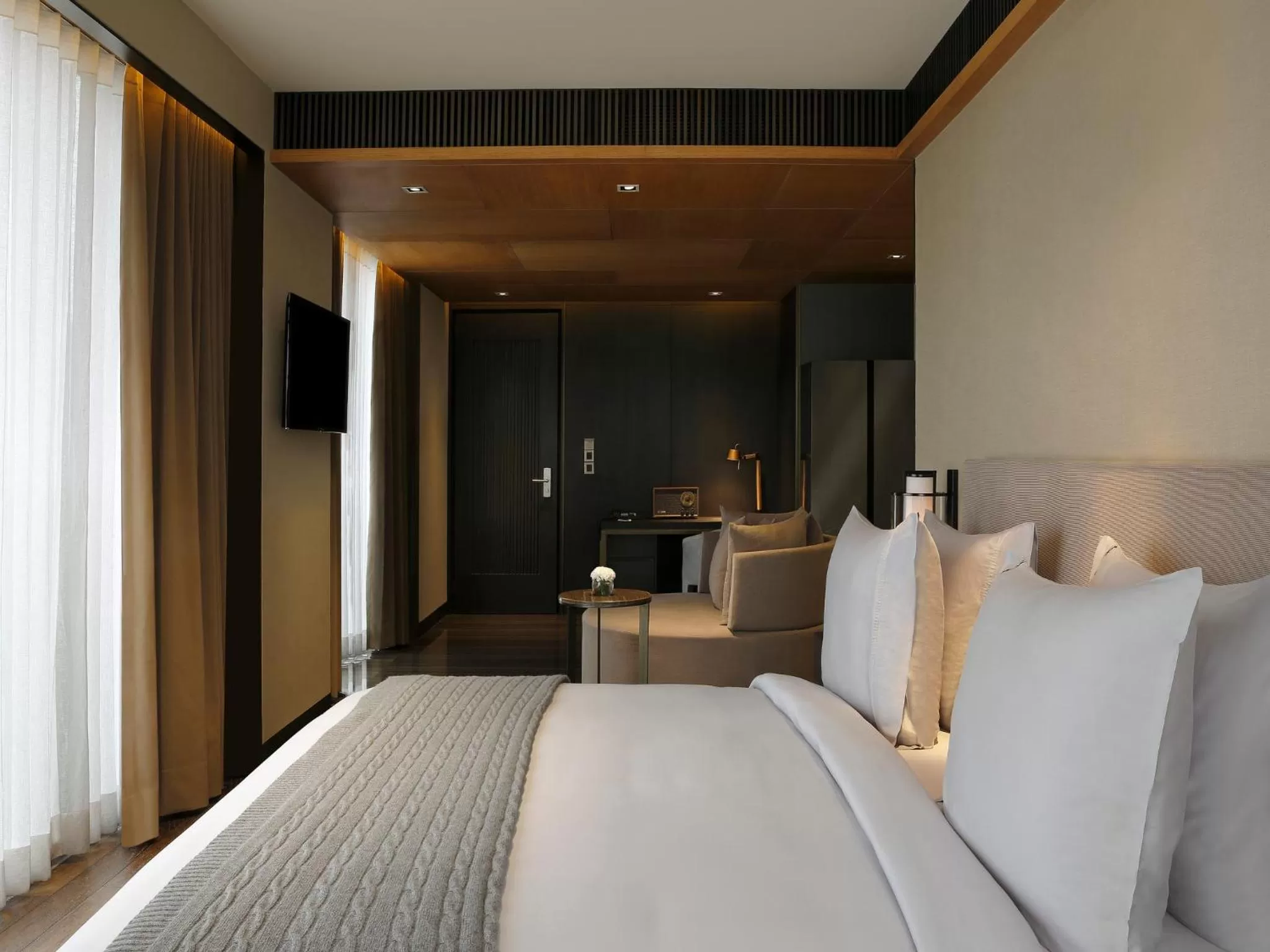 Bedroom, Bed in Roseate House New Delhi