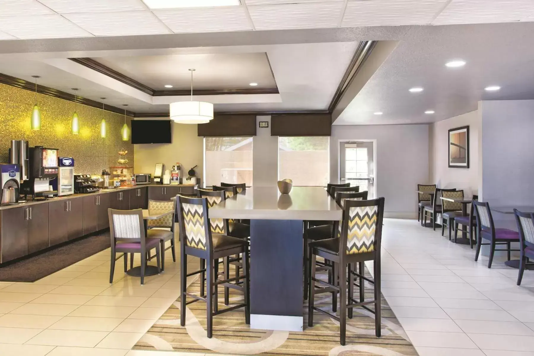 Property building, Restaurant/Places to Eat in La Quinta by Wyndham Tampa Bay Area-Tampa South