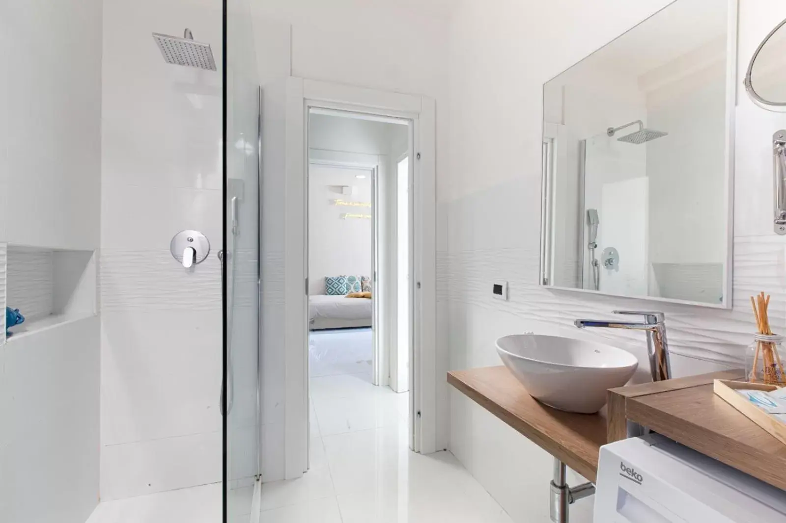 Shower, Bathroom in SORRENTO HOME