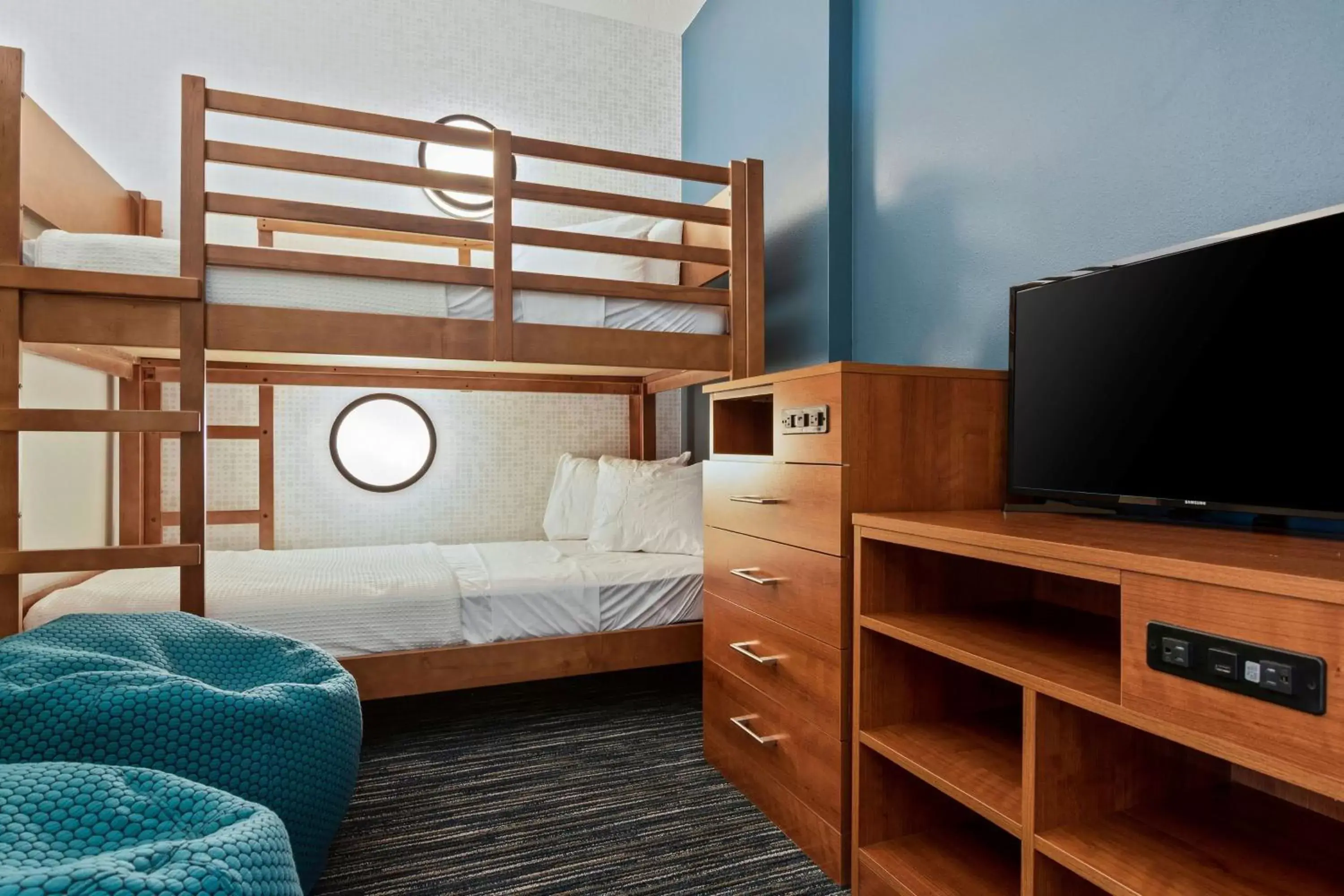 Photo of the whole room, Bunk Bed in Holiday Inn Express & Suites Orlando- Lake Buena Vista, an IHG Hotel