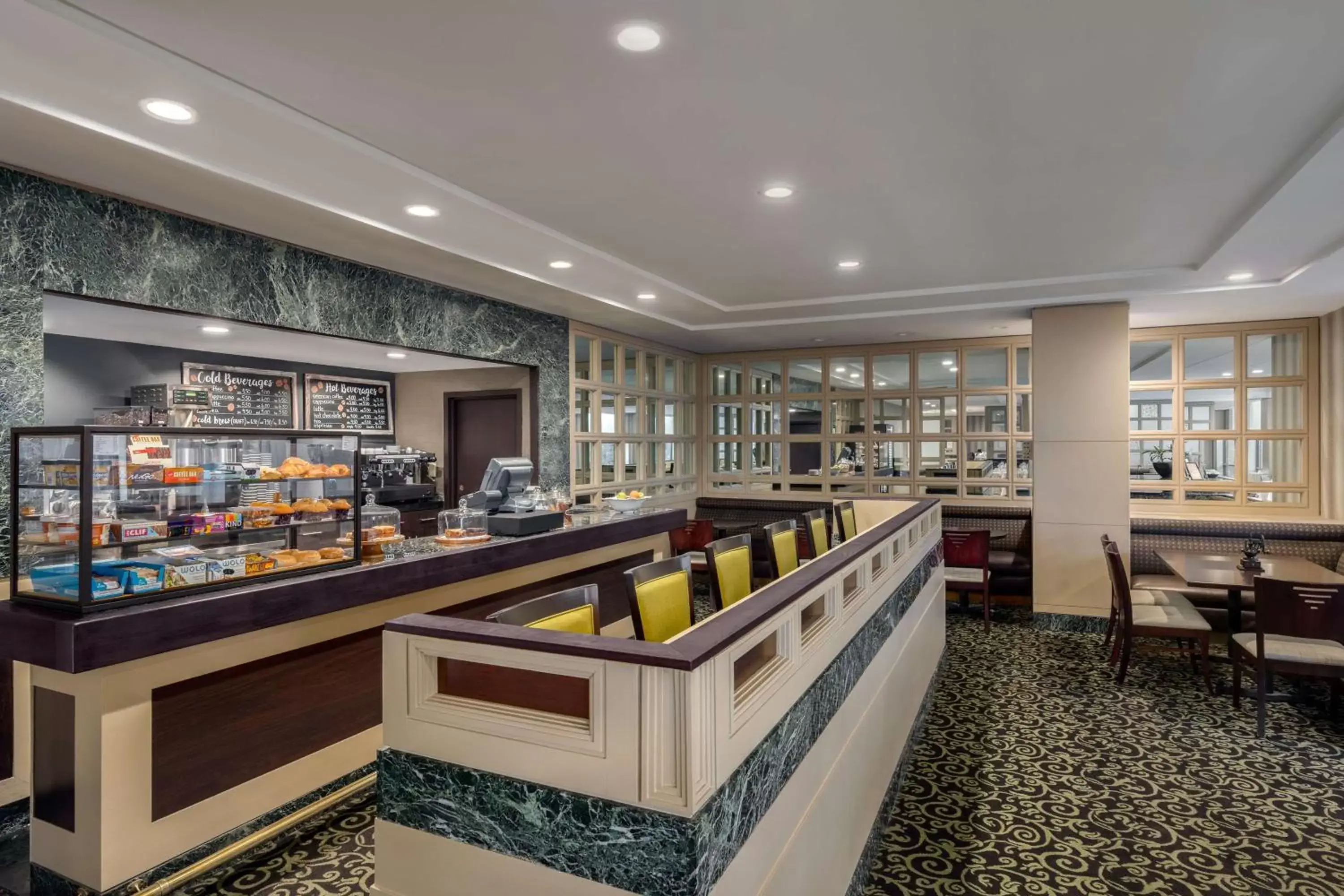 Restaurant/places to eat in LaGuardia Plaza Hotel