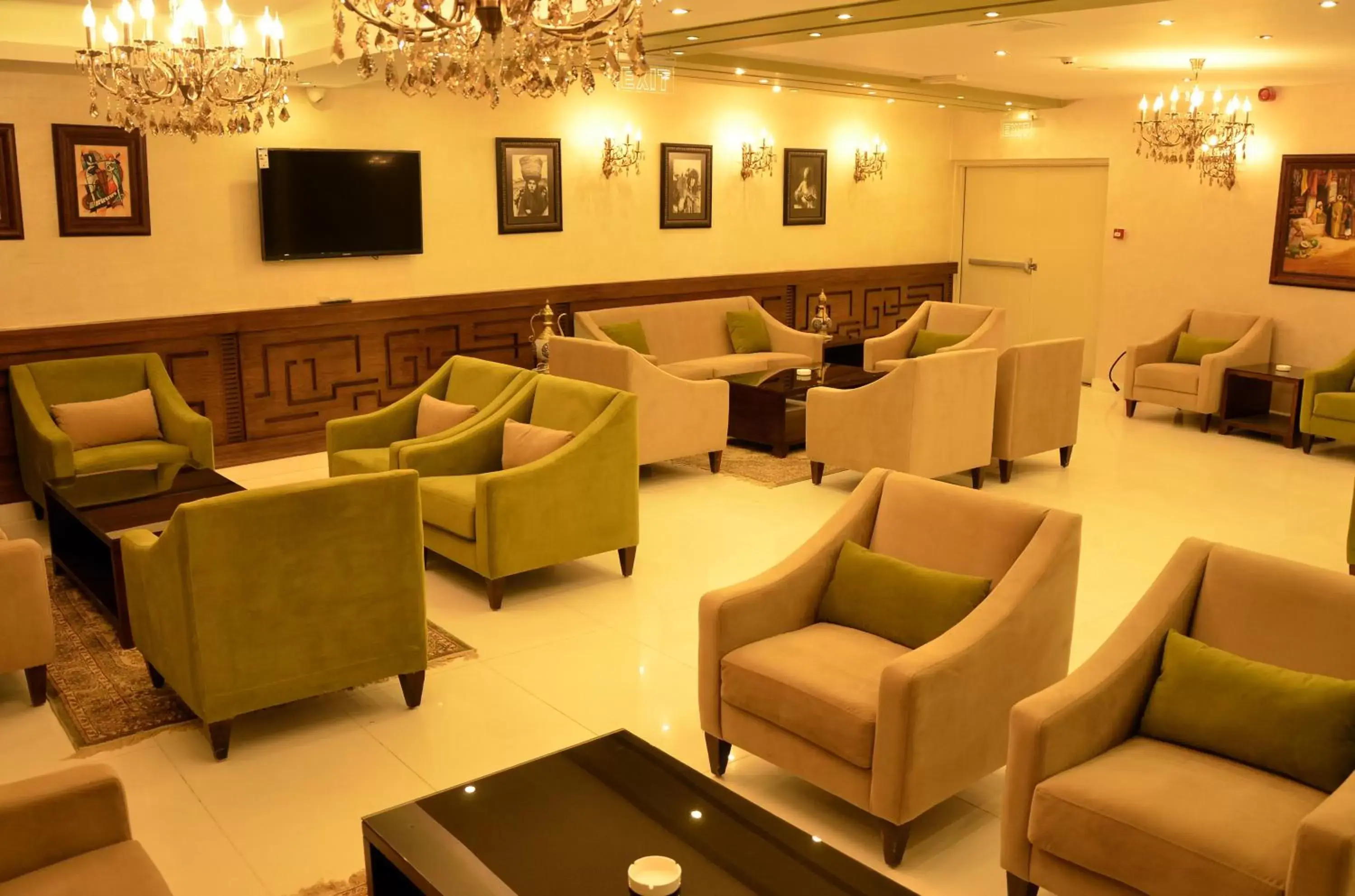 Lobby or reception, Lounge/Bar in City Rose Hotel Suites