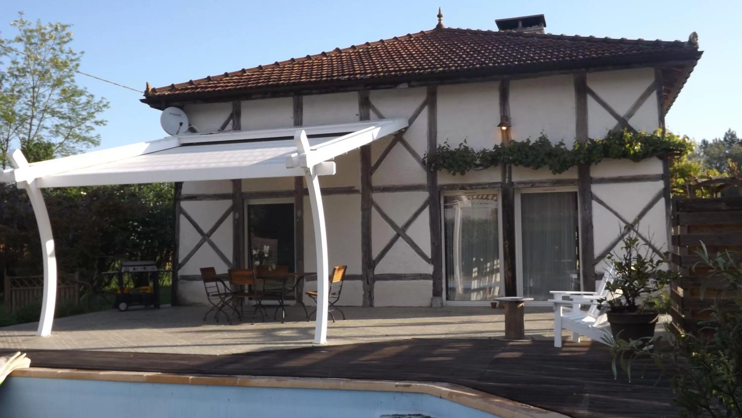 Pool view in La résinière de pirique