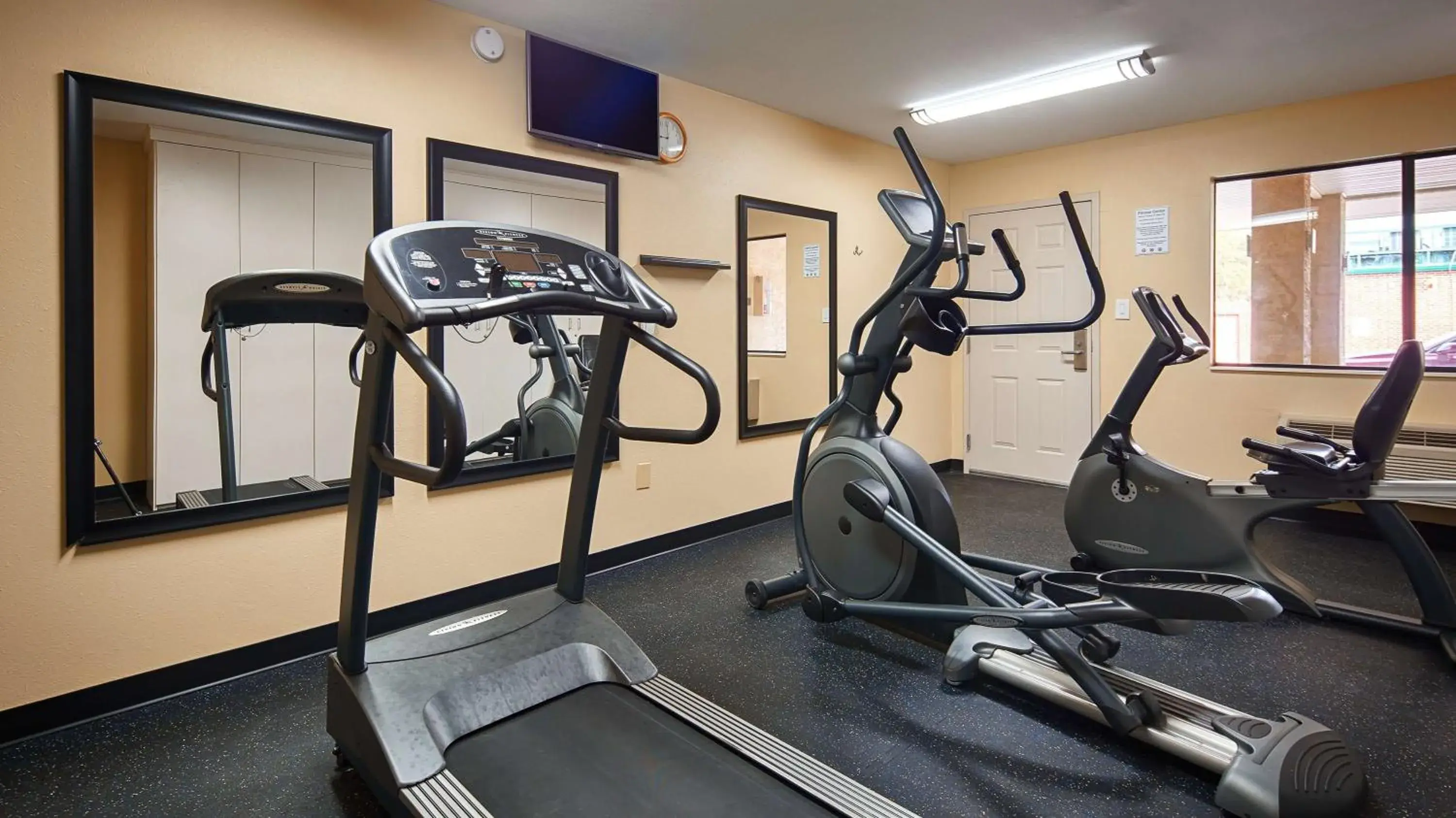 Fitness centre/facilities, Fitness Center/Facilities in Best Western Cedar Inn