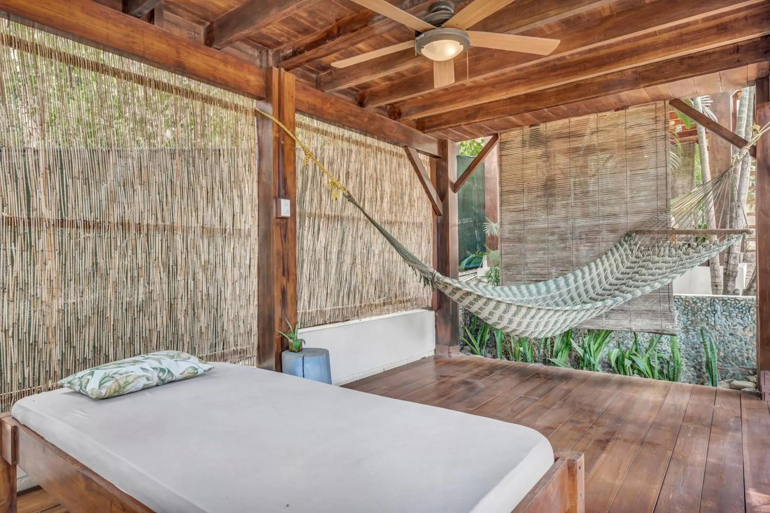 Bed in The Beach Bungalows - Digital Nomad Friendly - Adults Only