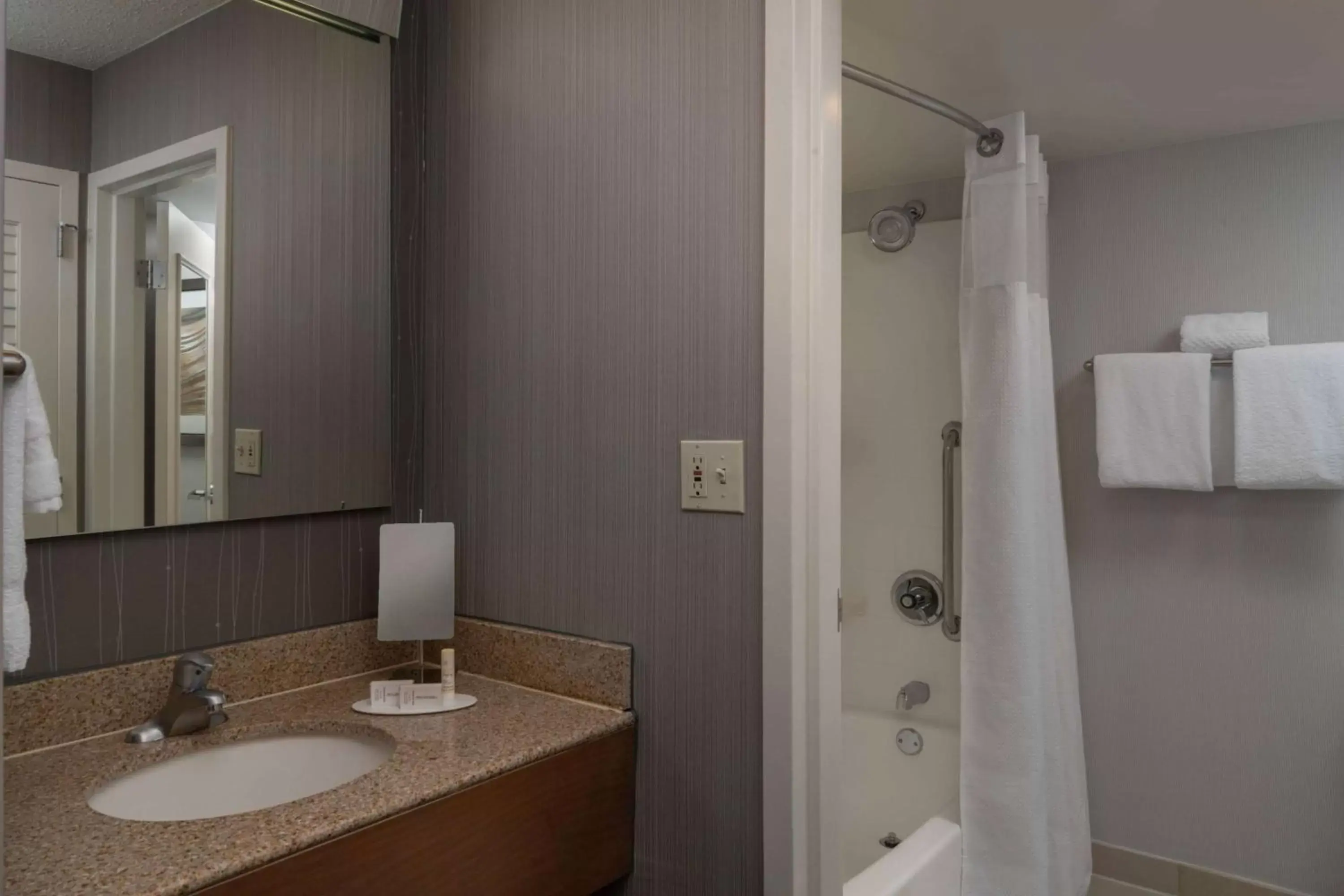 Bathroom in Sonesta Select Chattanooga Hamilton Place