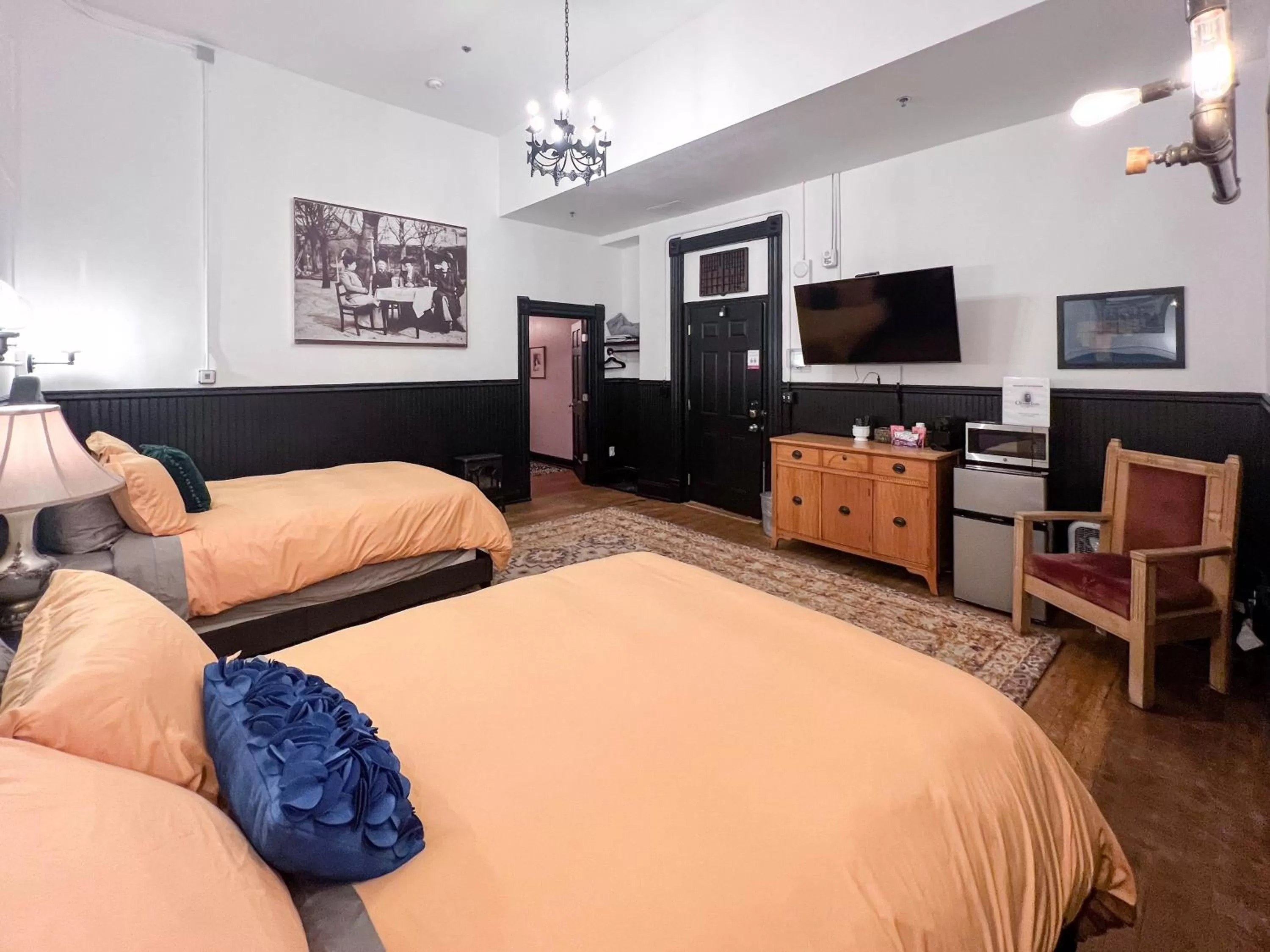 Bed in The Oliver Inn