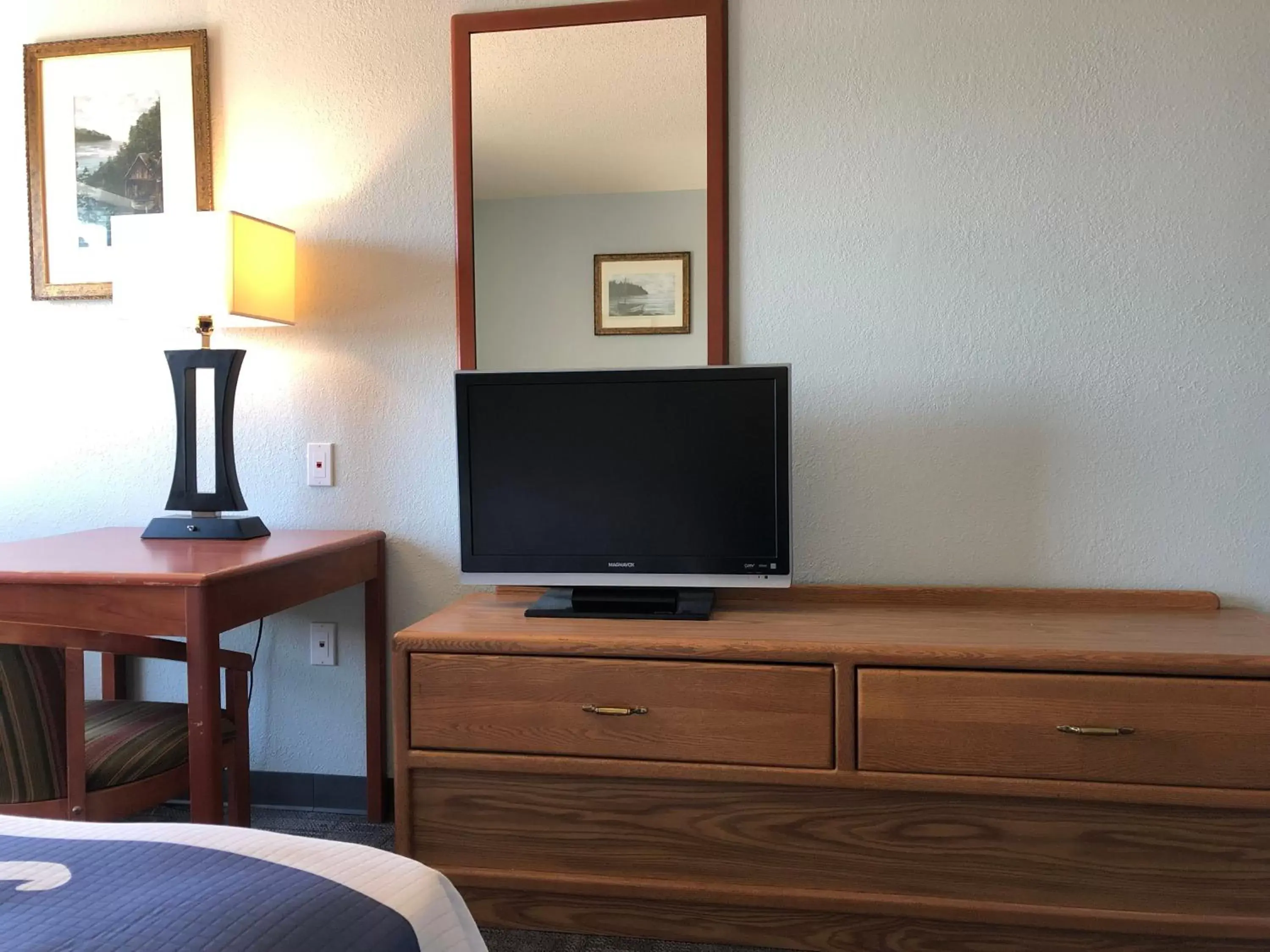 TV/Entertainment Center in Days Inn by Wyndham Iron Mountain