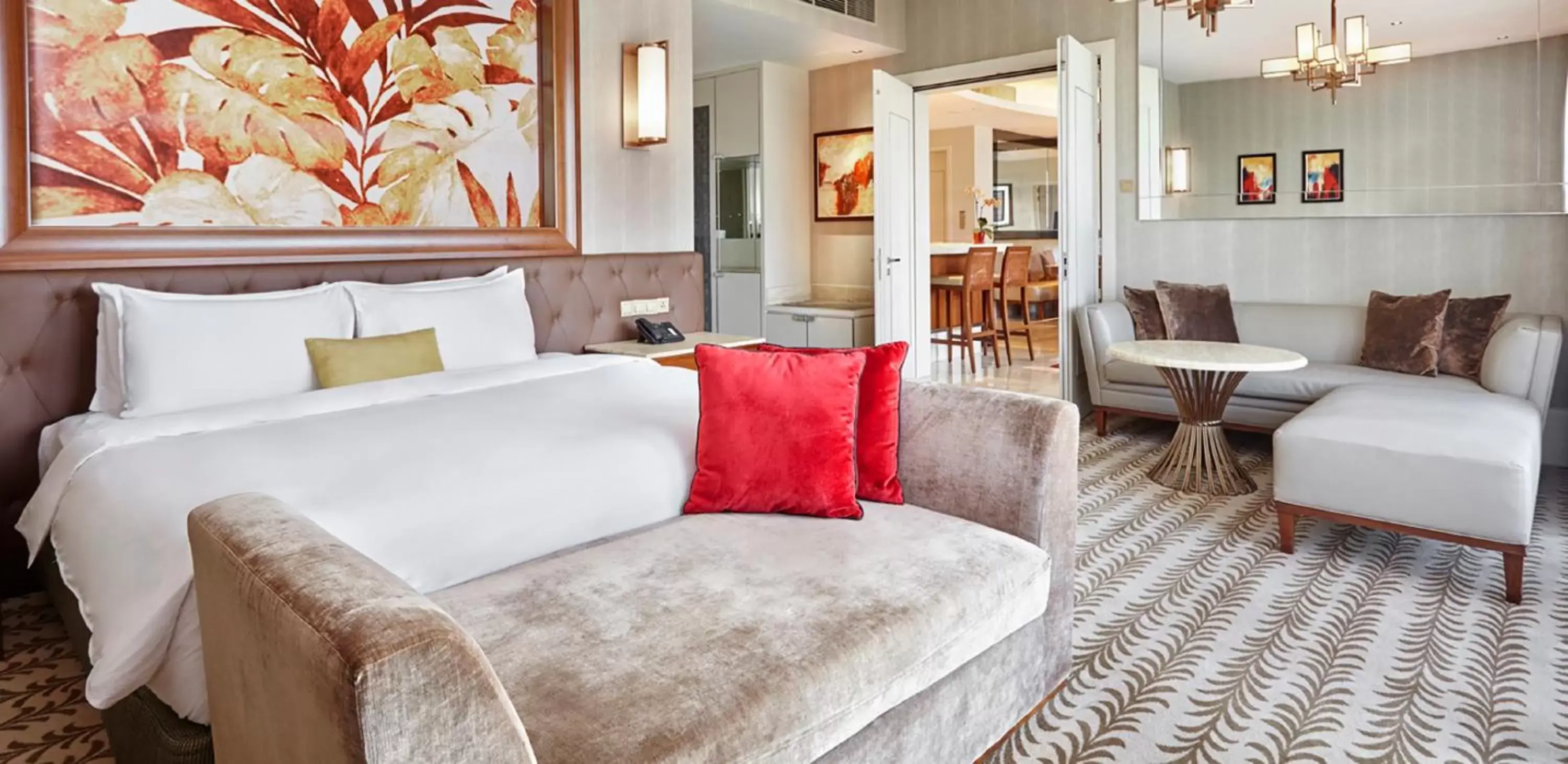 Seating area, Room Photo in Resorts World Sentosa - Equarius Hotel