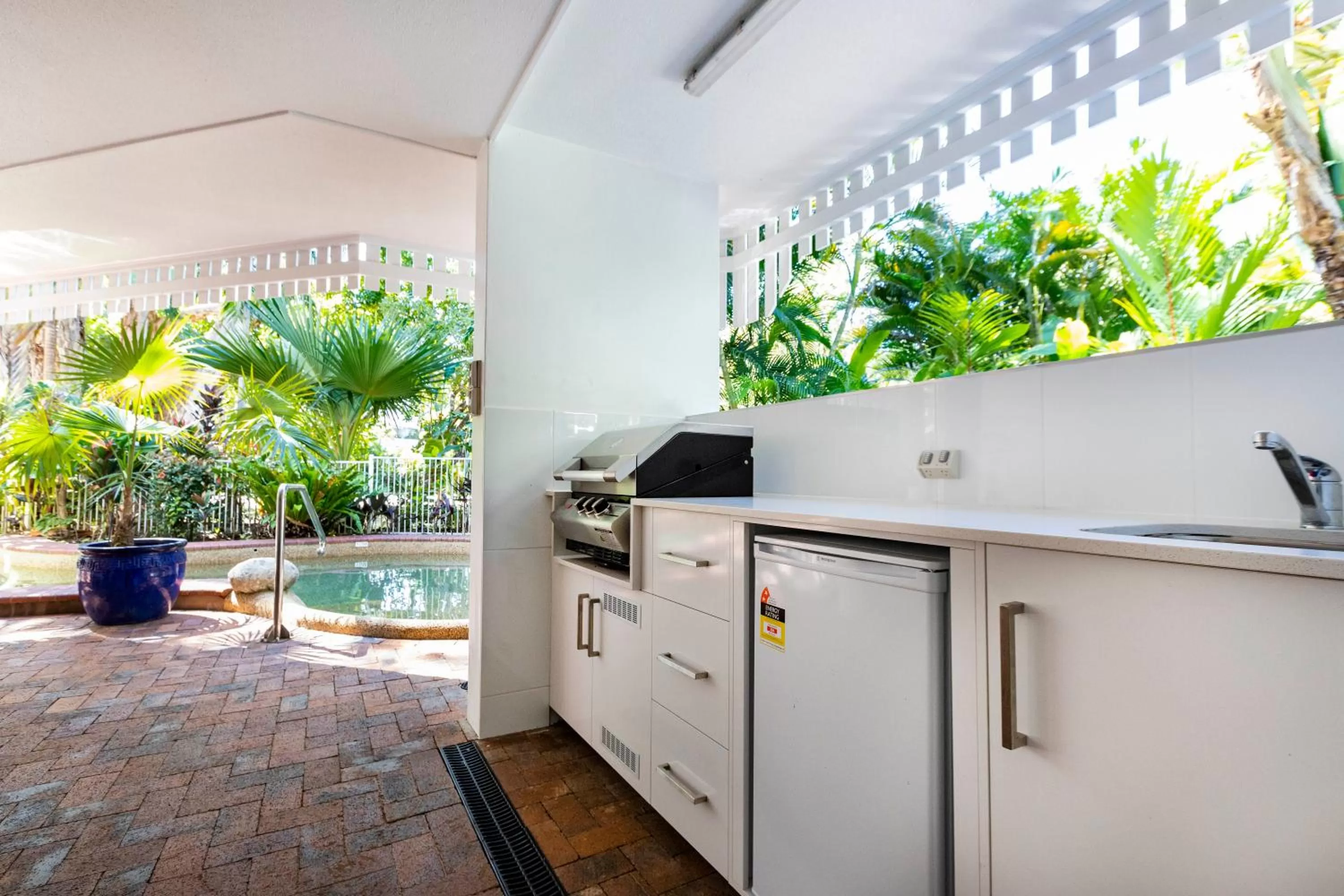 BBQ facilities in The White House Port Douglas
