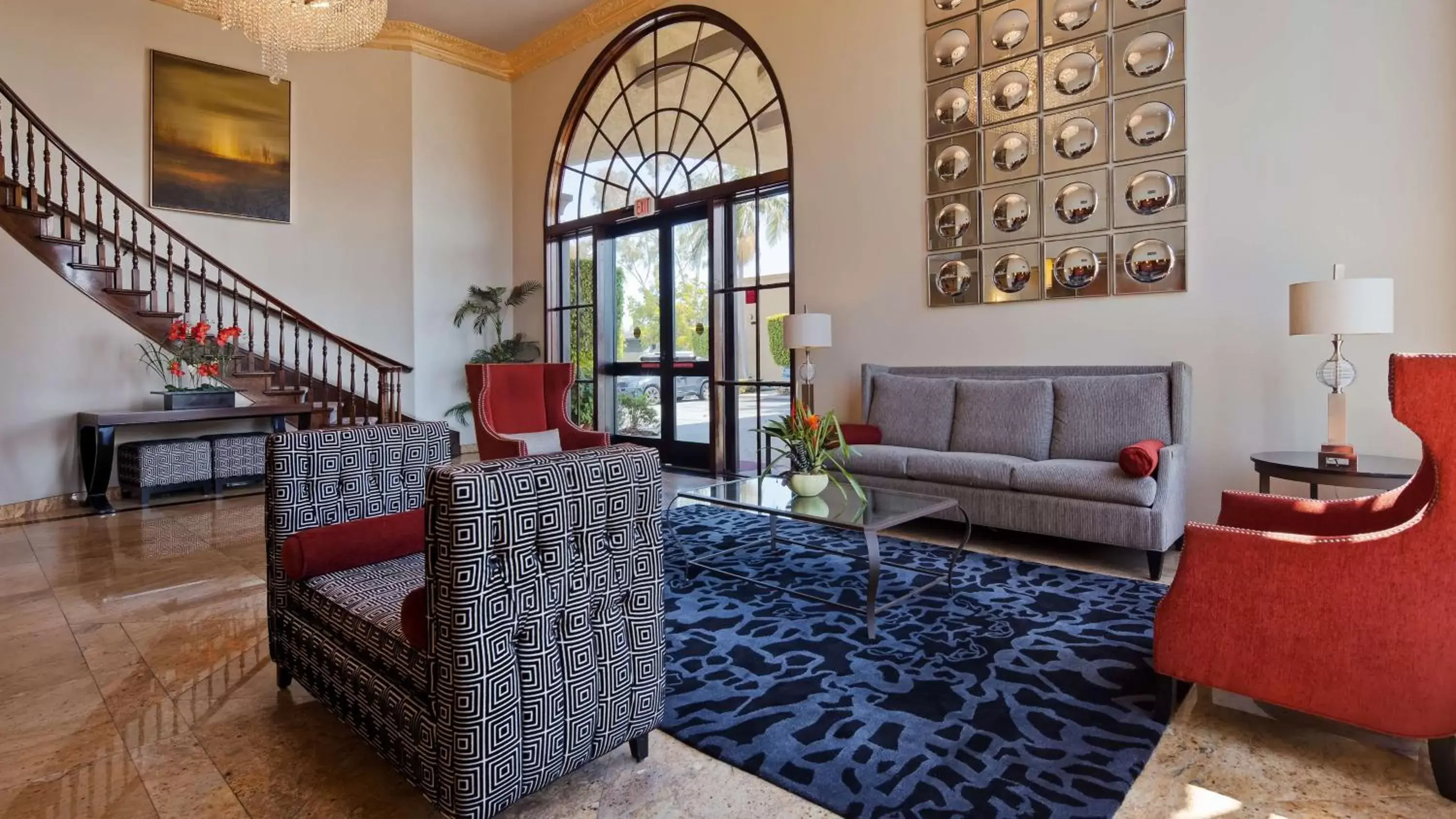 Lobby or reception, Seating Area in Best Western Plus Newport Mesa Inn