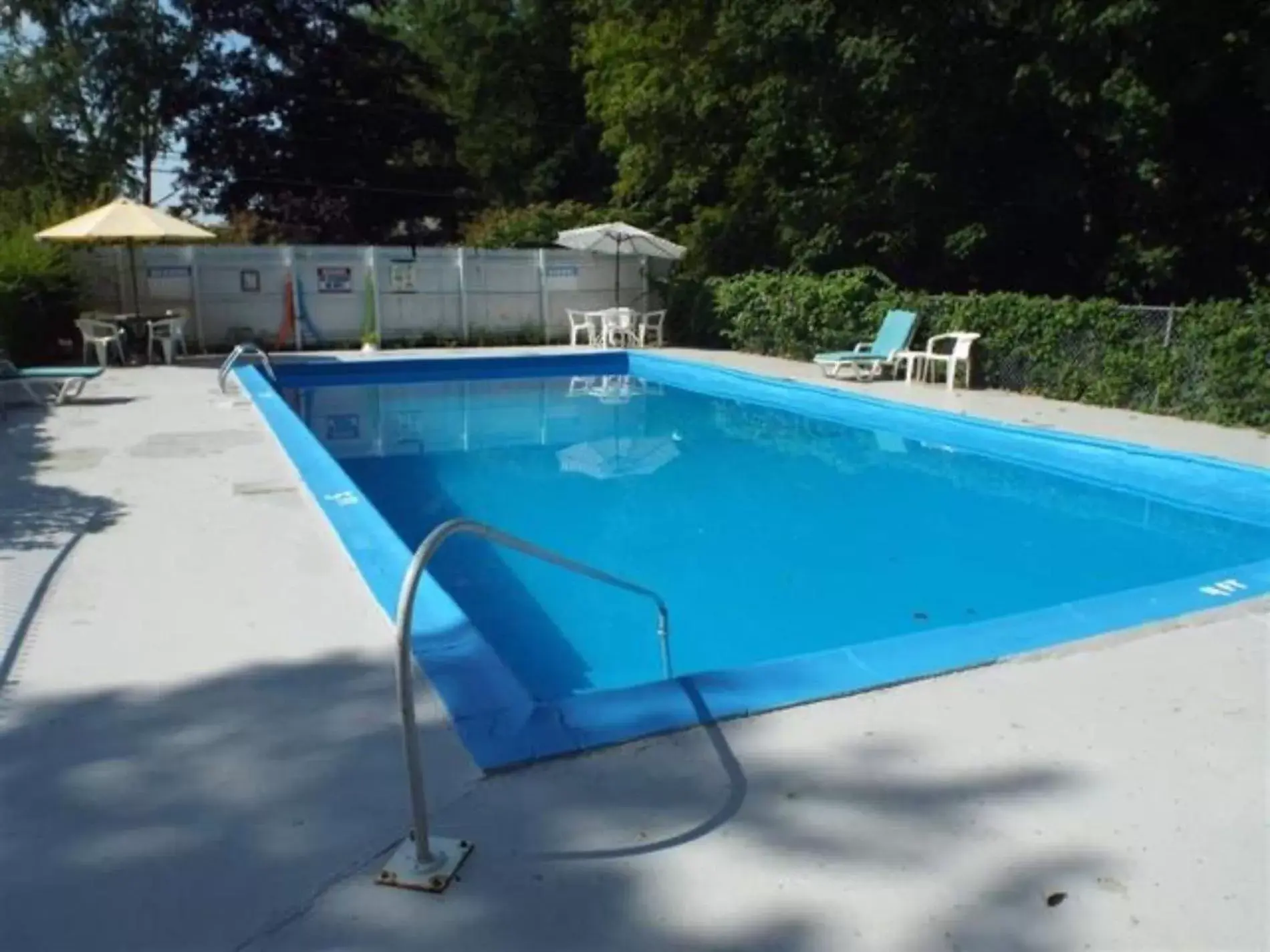 Pool view, Swimming Pool in Yankee Trail Motel