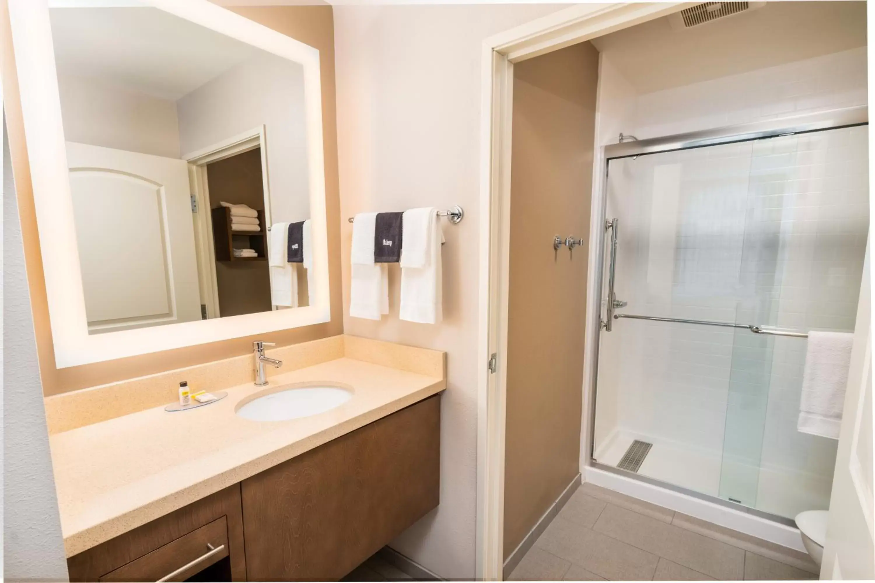 Photo of the whole room, Bathroom in Staybridge Suites Coeur d'Alene, an IHG Hotel