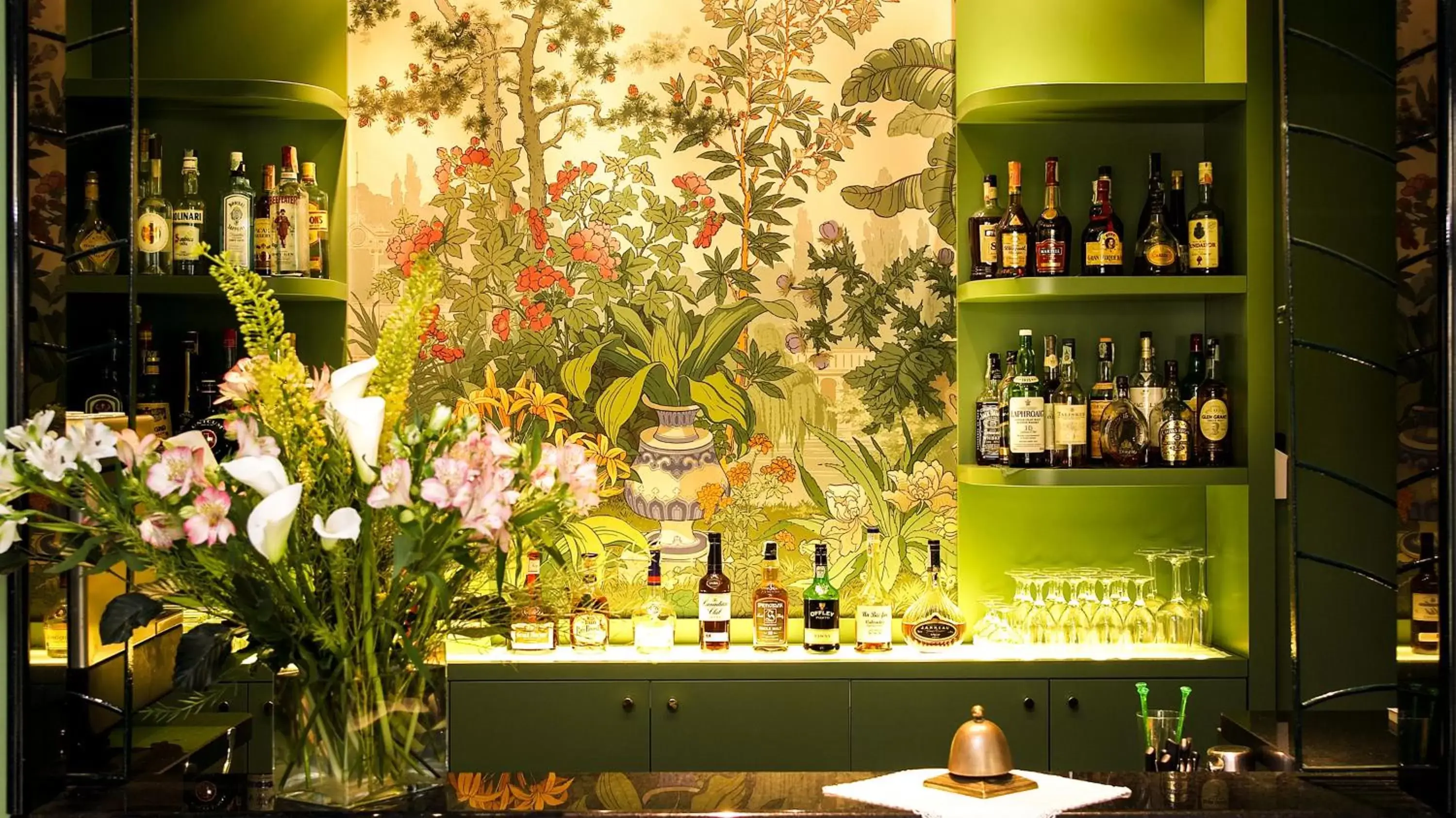 Lounge or bar in Hotel Victoria & Iside Spa Lounge or bar in Hotel Victoria & Iside Spa