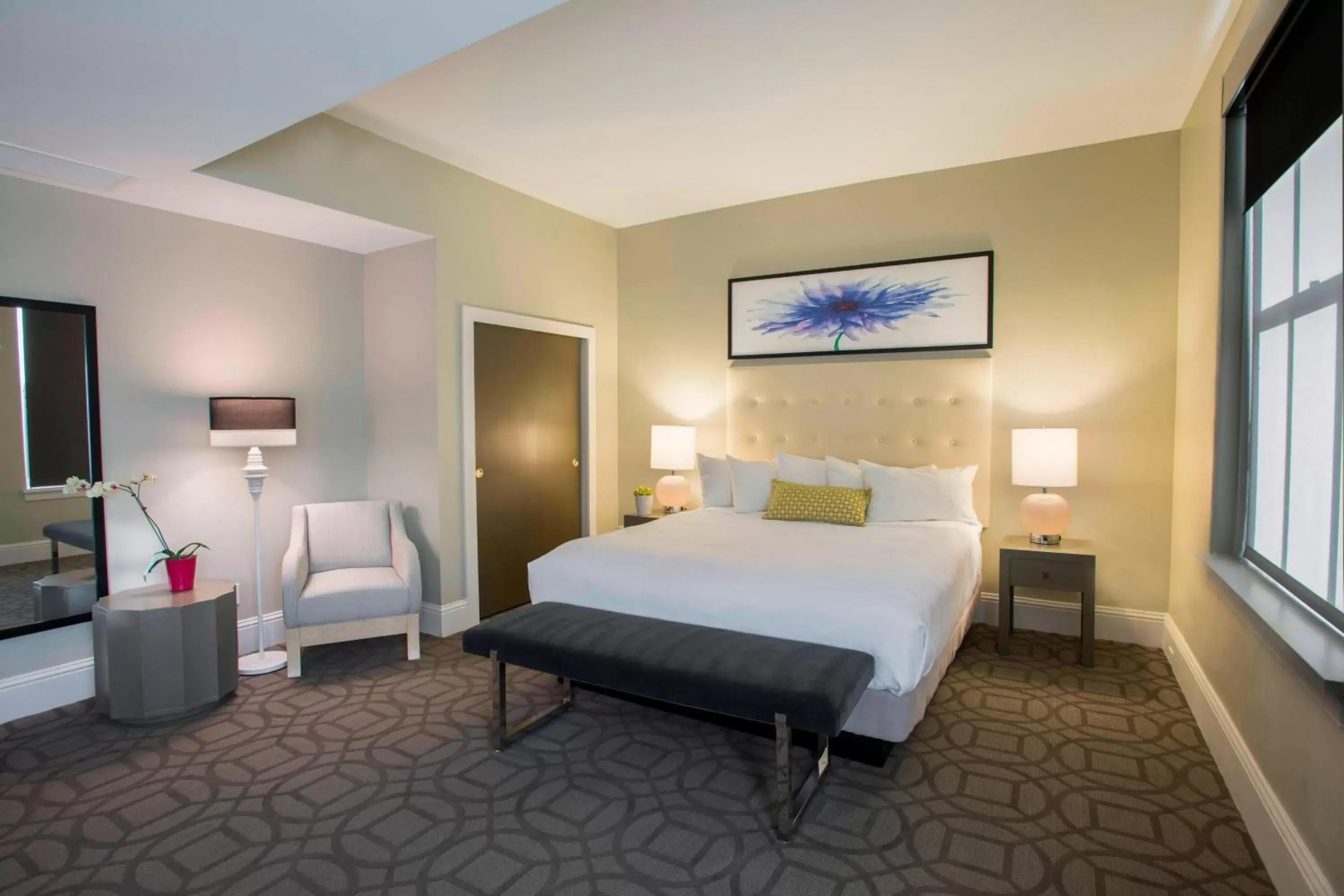 Photo of the whole room, Bed in Magnolia Hotel Denver, a Tribute Portfolio Hotel