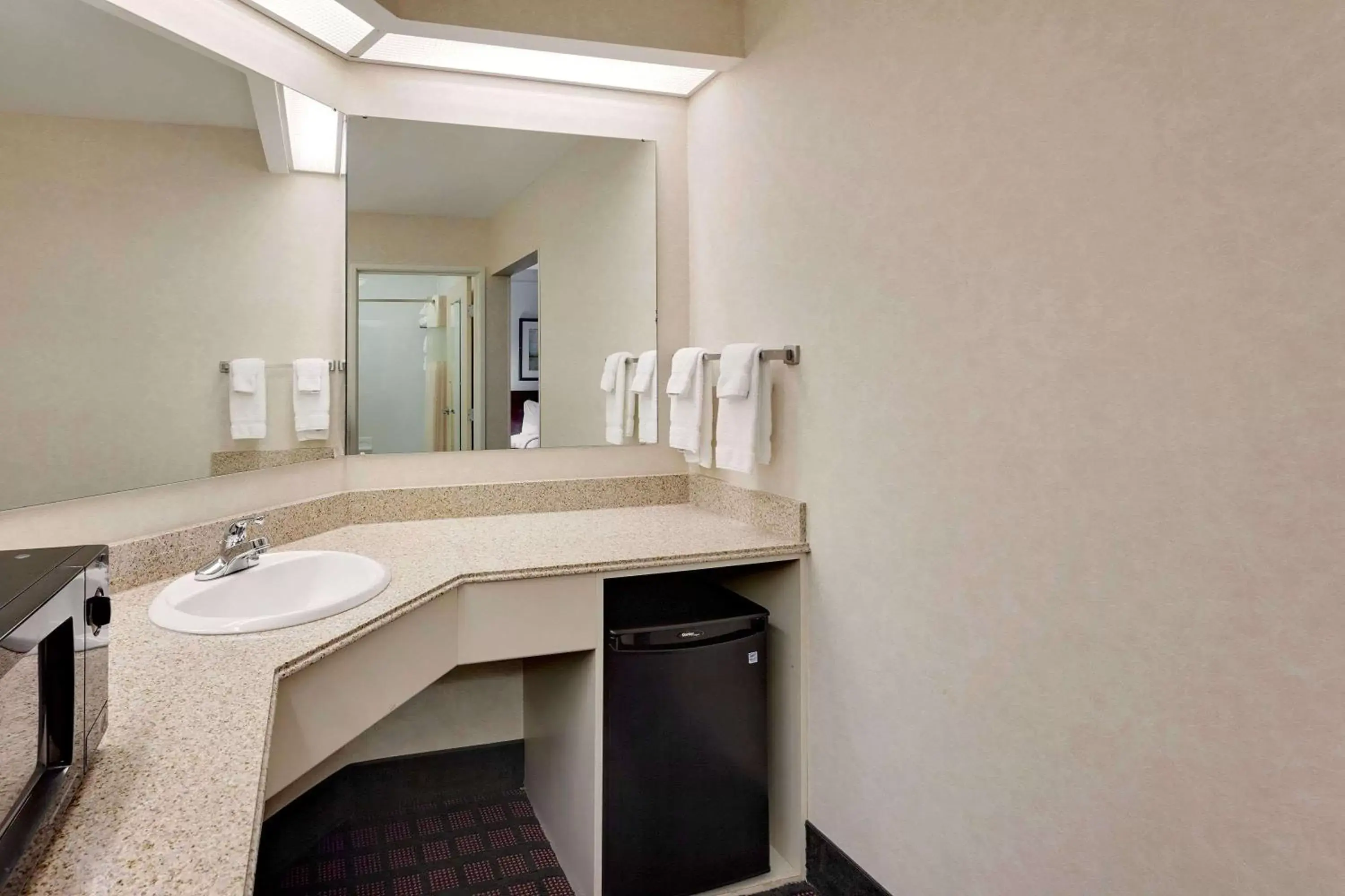 Bathroom in Baymont by Wyndham Grand Rapids SW/Byron Center