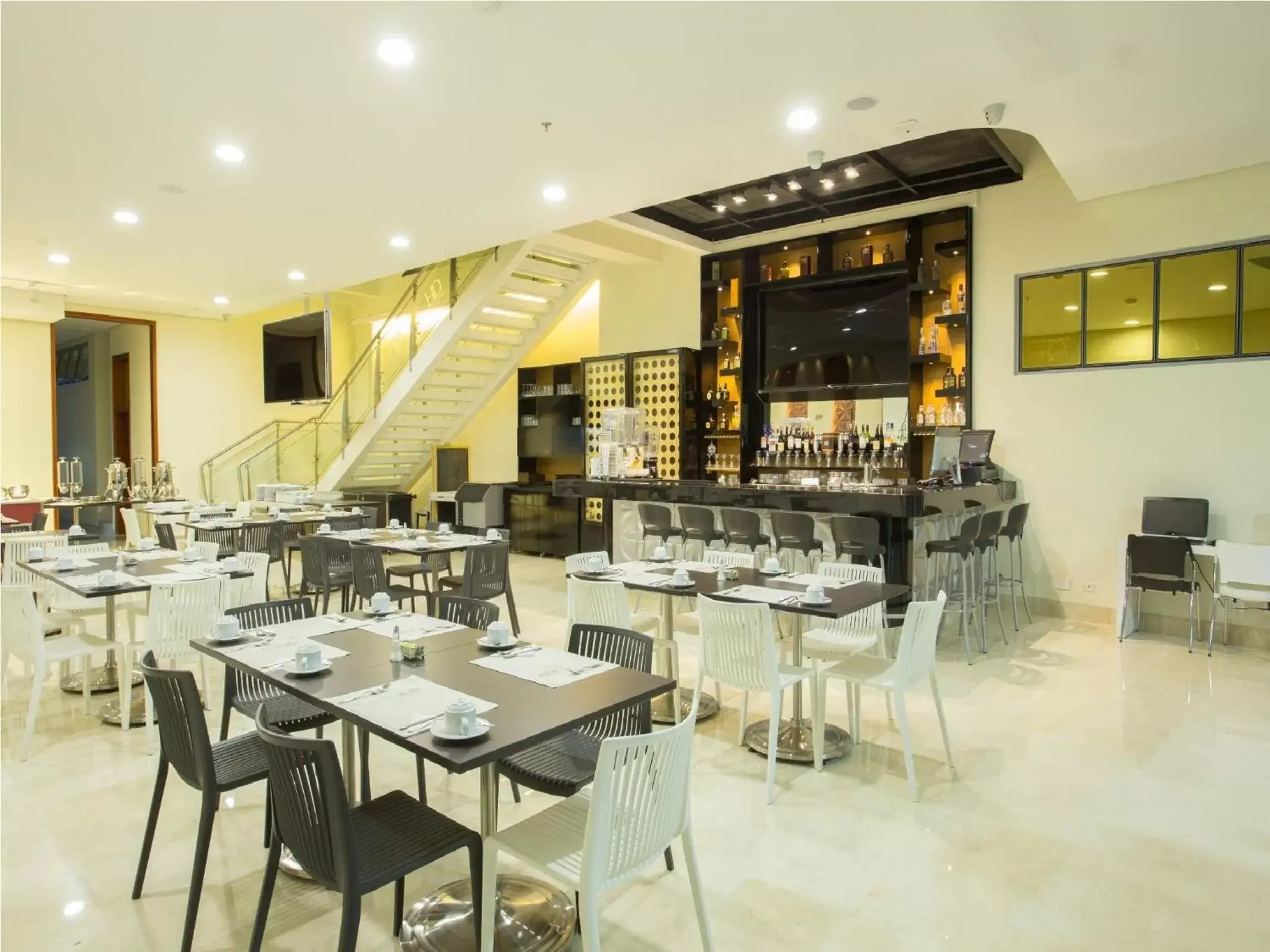 Restaurant/Places to Eat in Hotel Dorado La 70