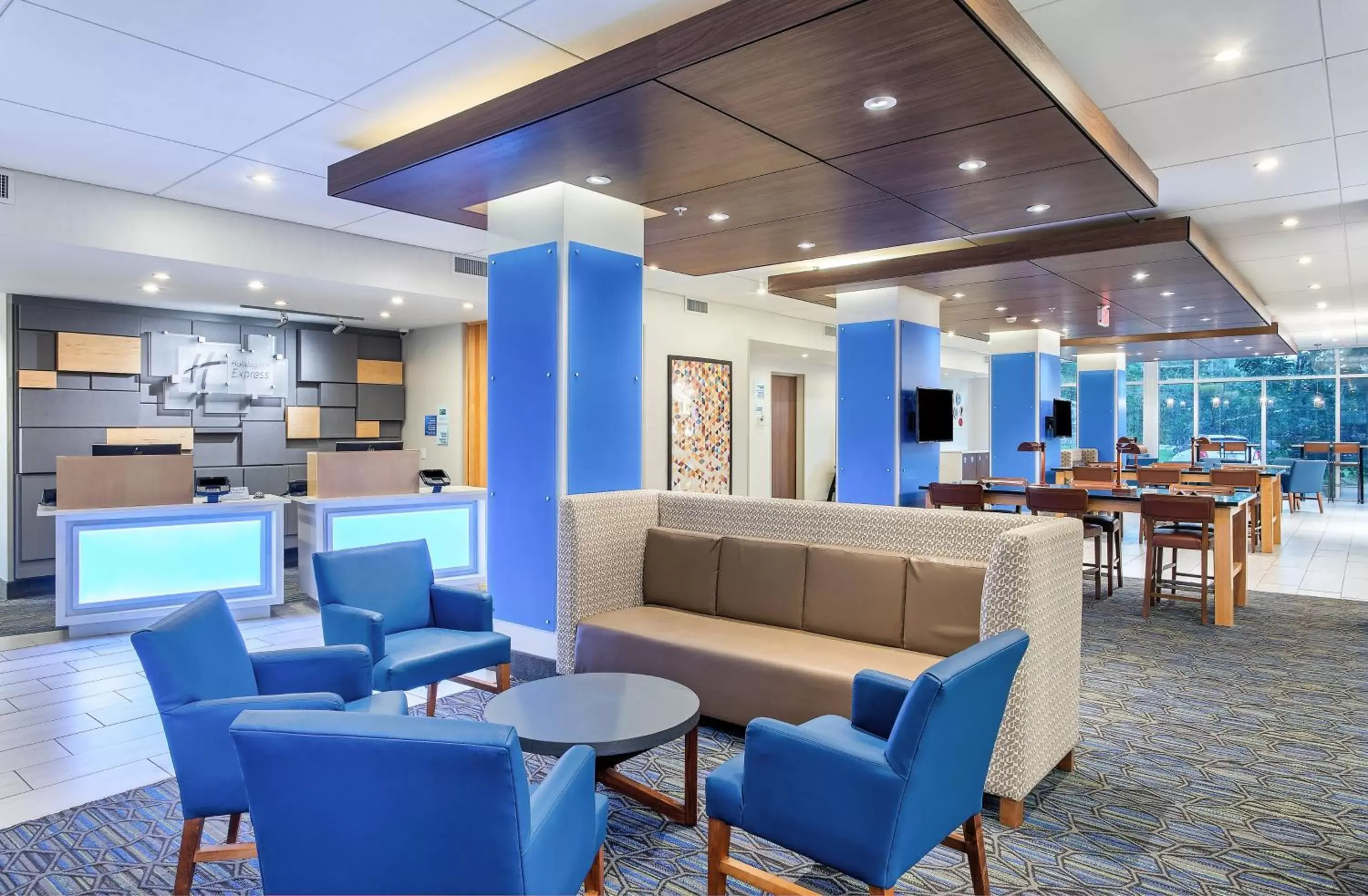 Lobby or reception, Restaurant/Places to Eat in Holiday Inn Express Williamsburg, an IHG Hotel