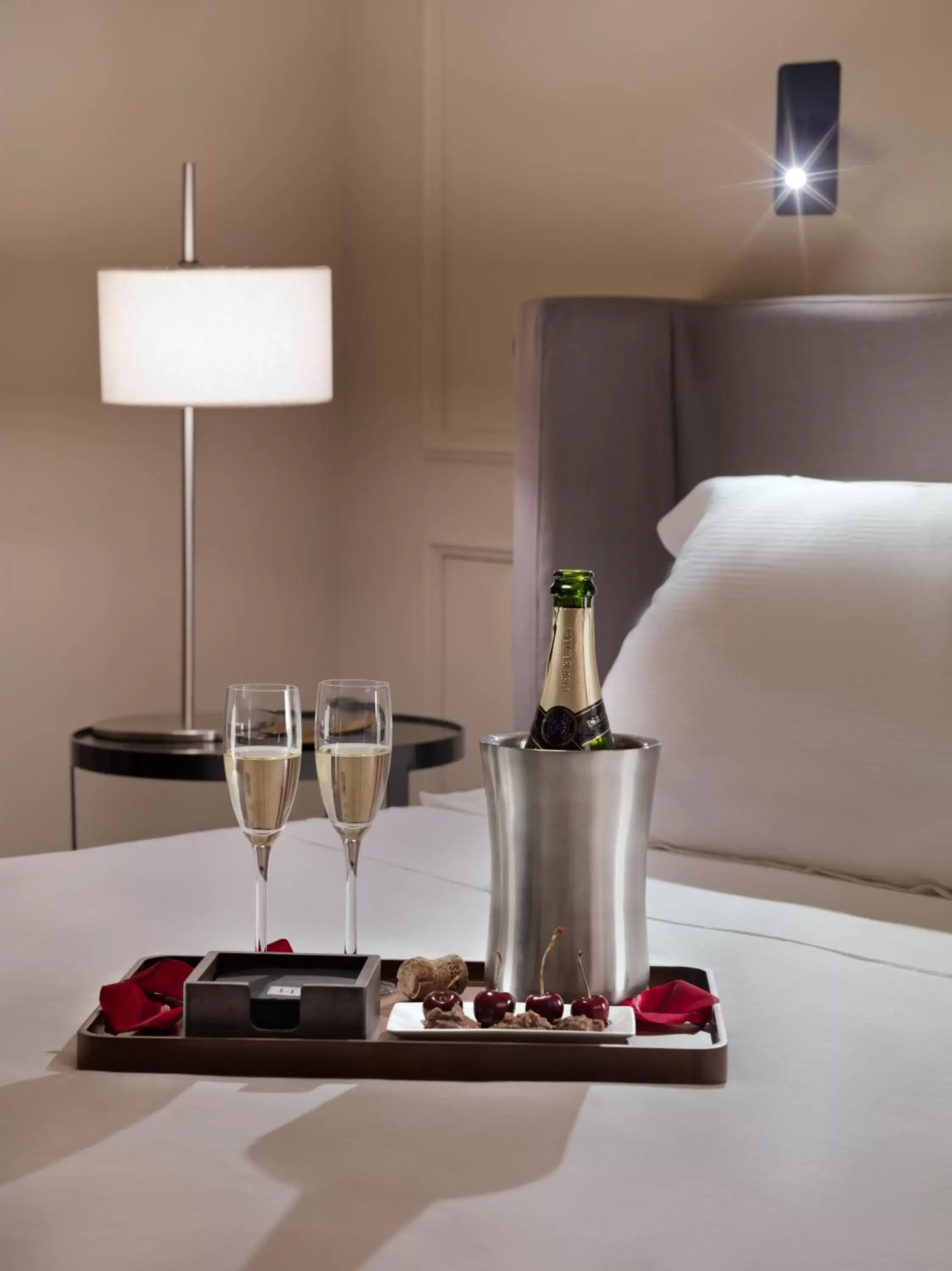 Food and drinks in H10 Palacio Colomera Food and drinks in H10 Palacio Colomera