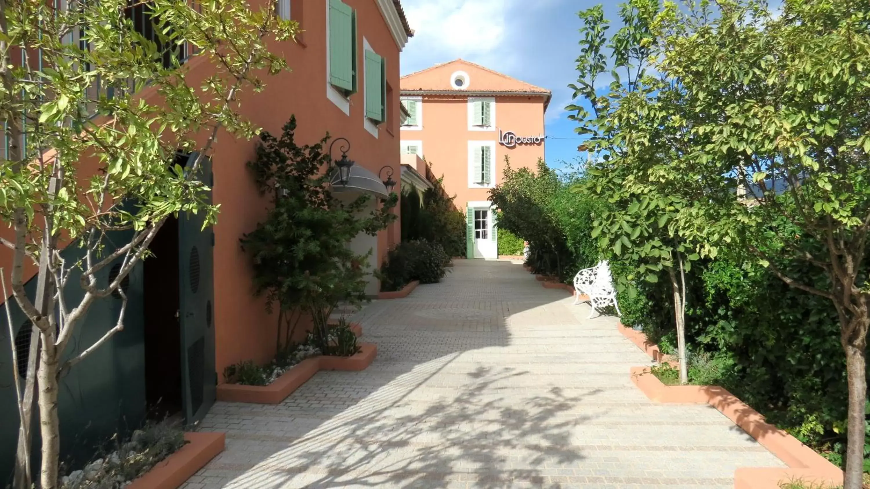 Facade/entrance, Garden in Le Mas du Lingousto