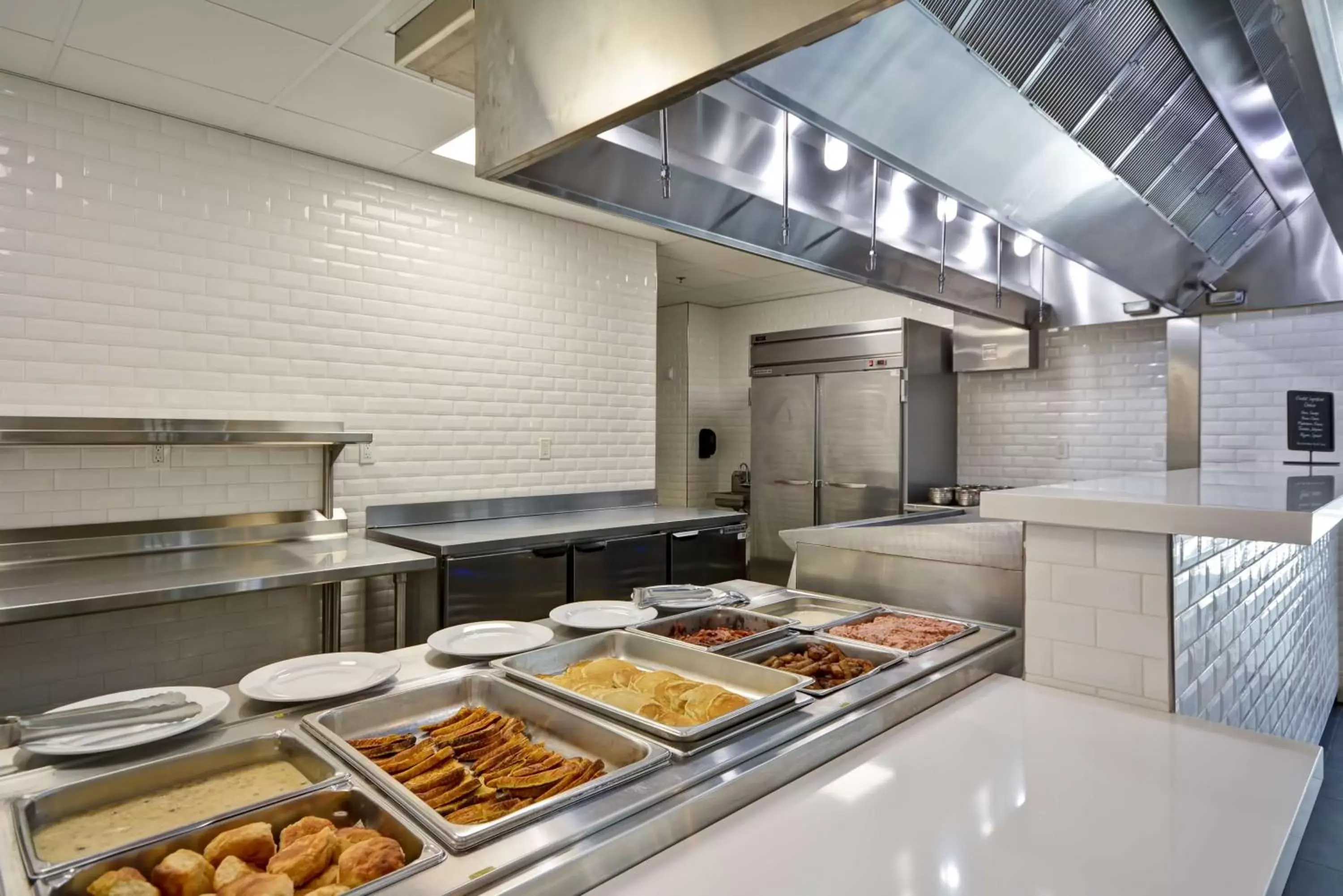 Restaurant/places to eat, Kitchen/Kitchenette in Embassy Suites Charlotte