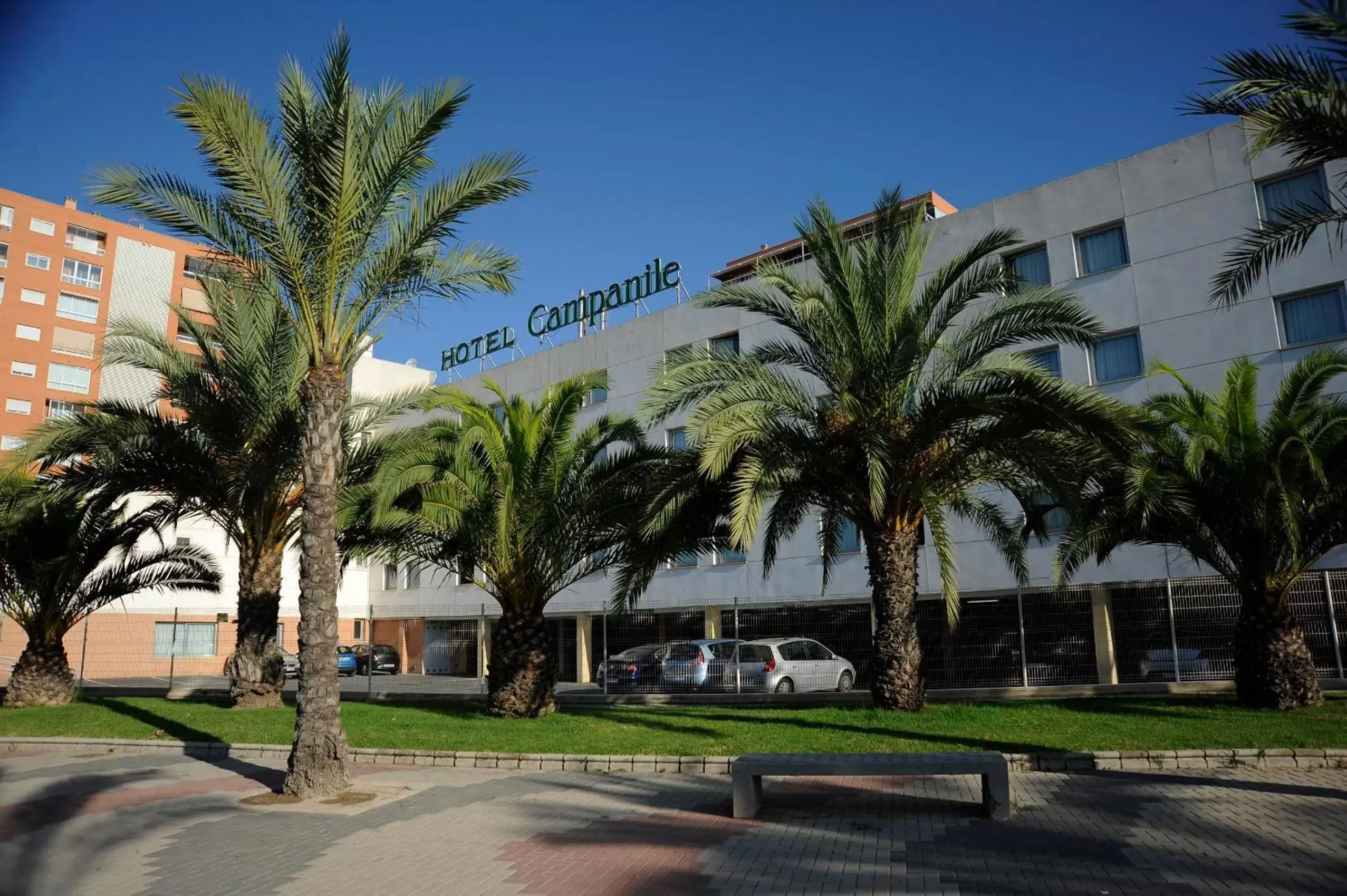 Facade/entrance, Property Building in Campanile Alicante