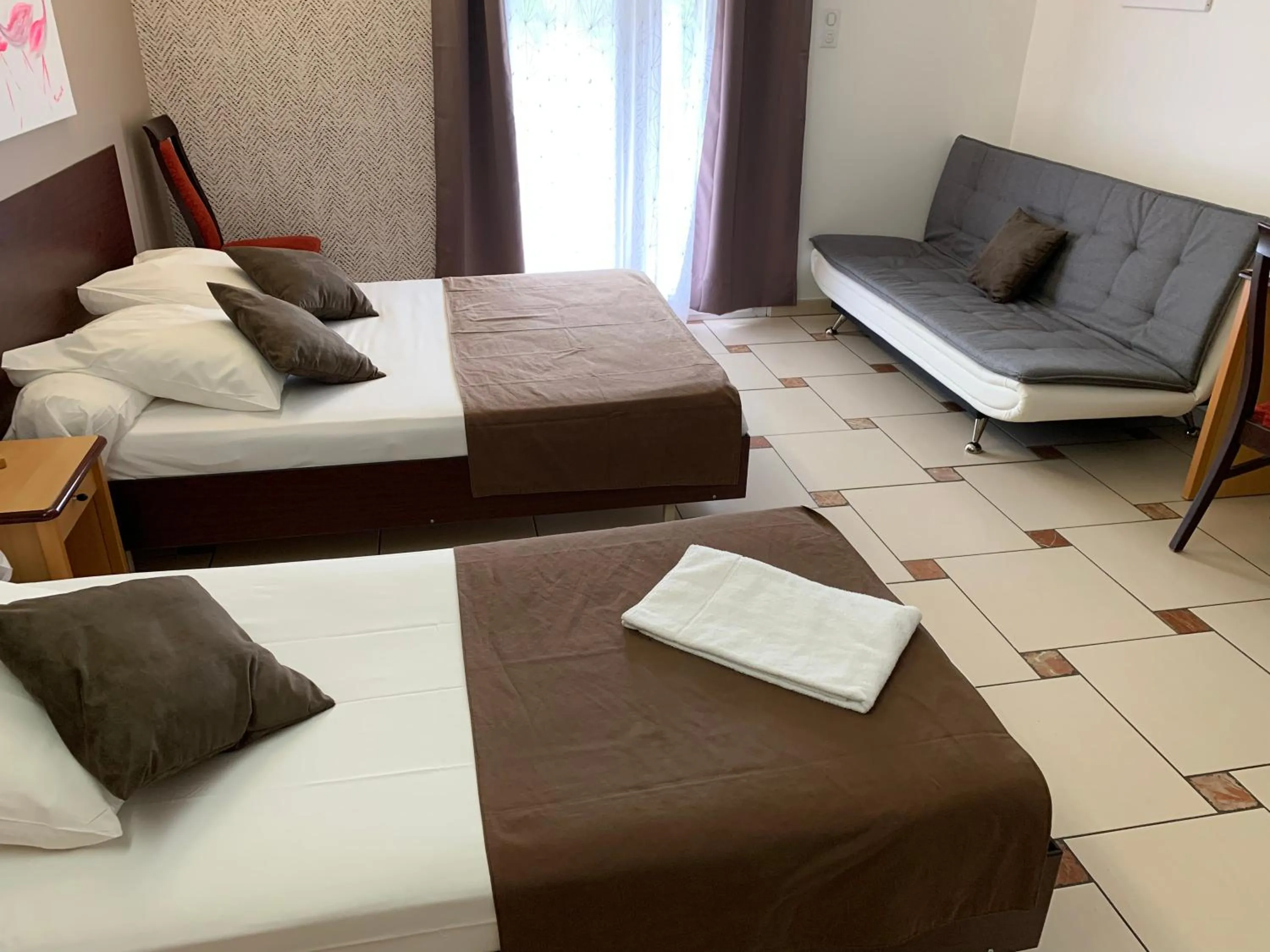 Bathroom, Bed in Hôtel restaurant Mon Auberge