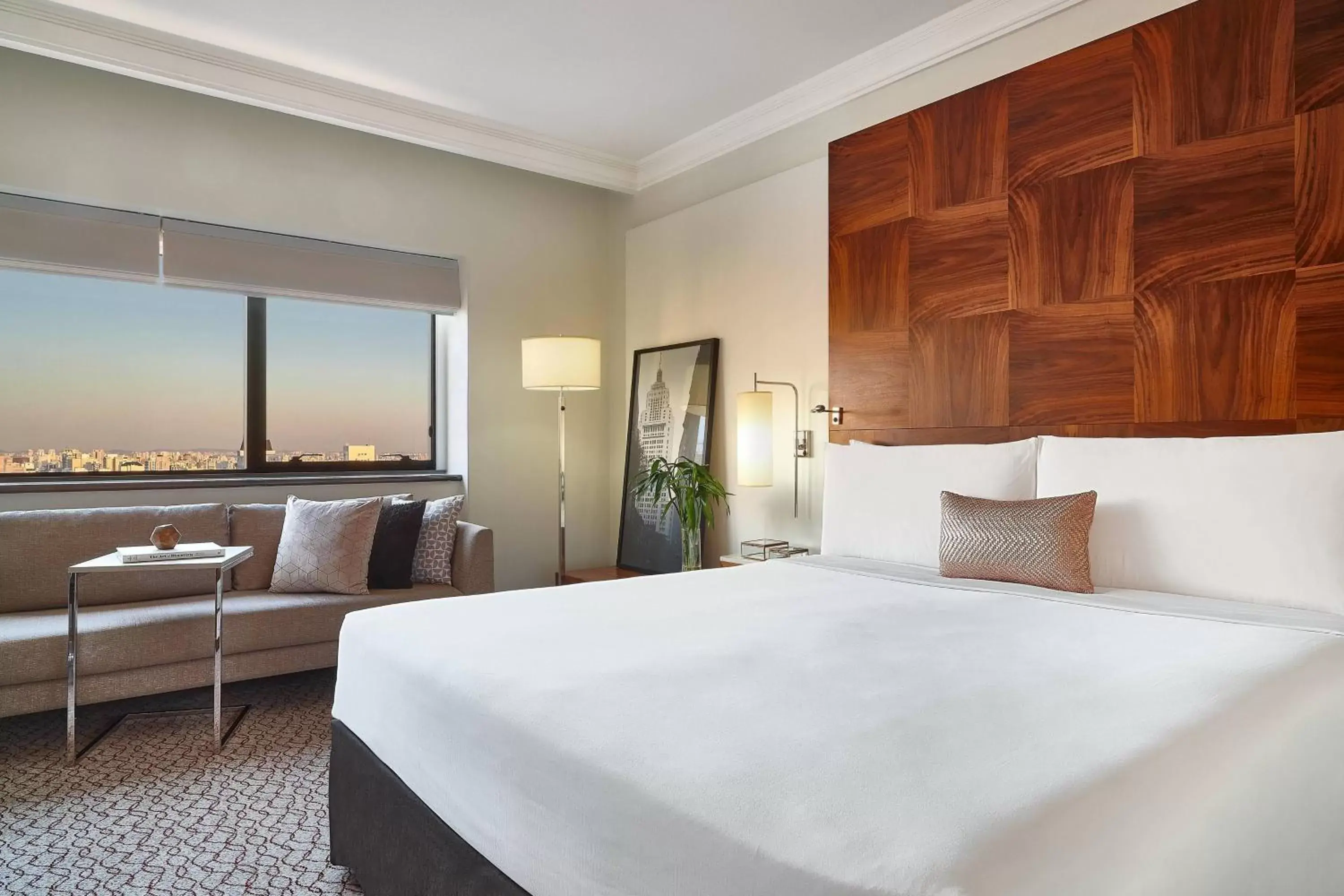 Photo of the whole room, Bed in Renaissance São Paulo Hotel