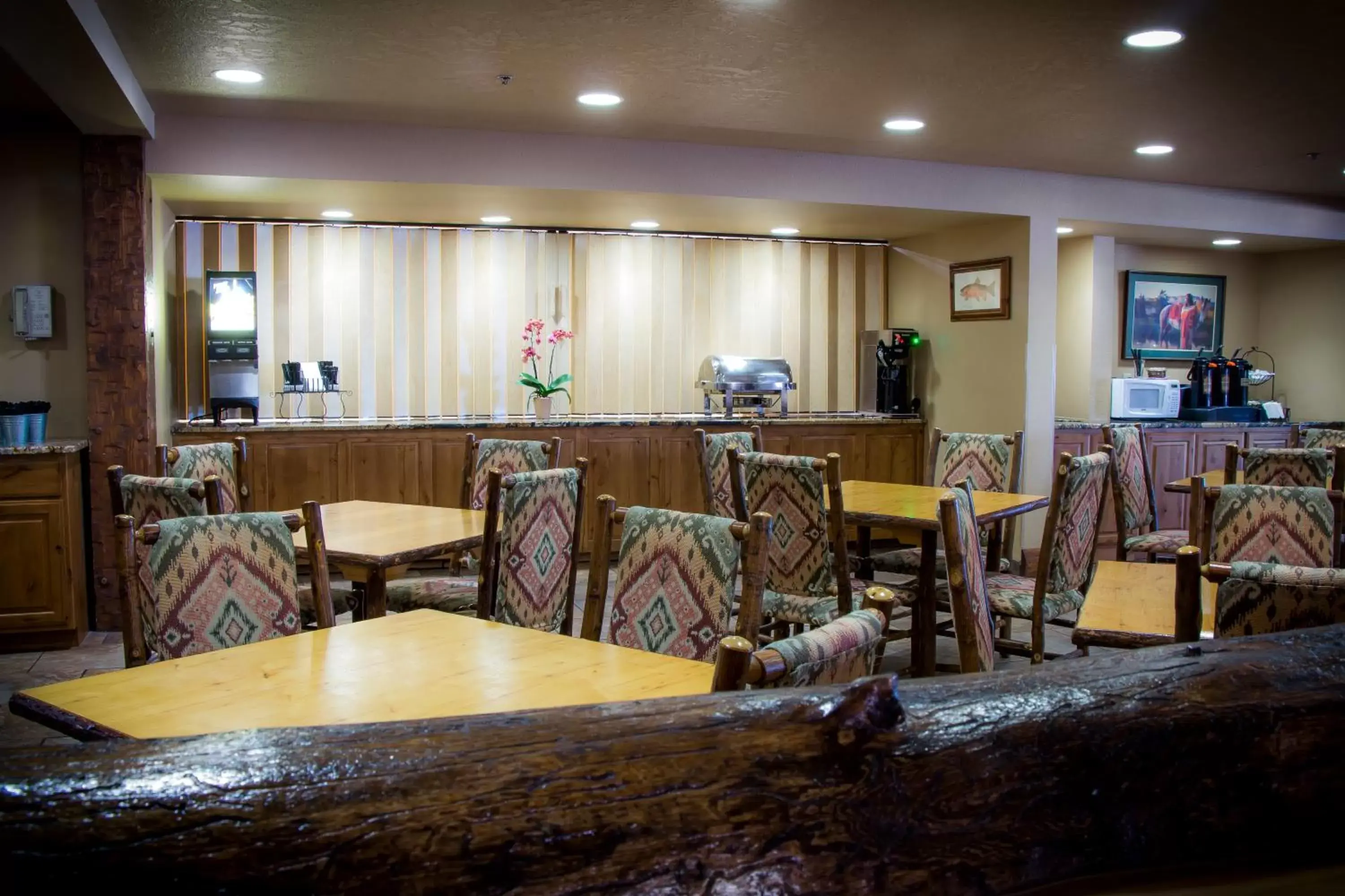 Continental breakfast, Restaurant/Places to Eat in Bitterroot River Inn and Conference Center