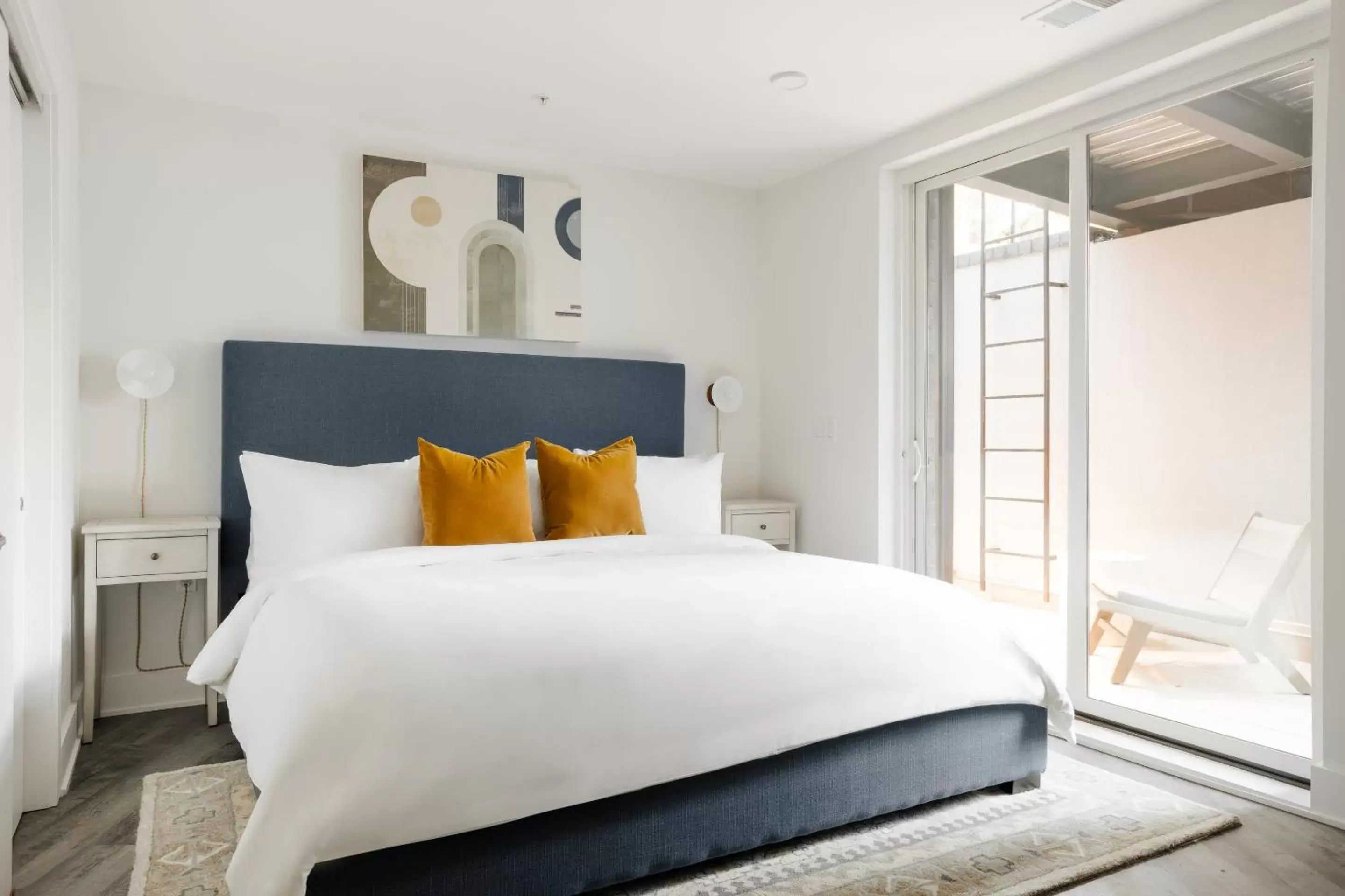 Living room, Bed in Sonder Europa Living room, Bed in Sonder Europa