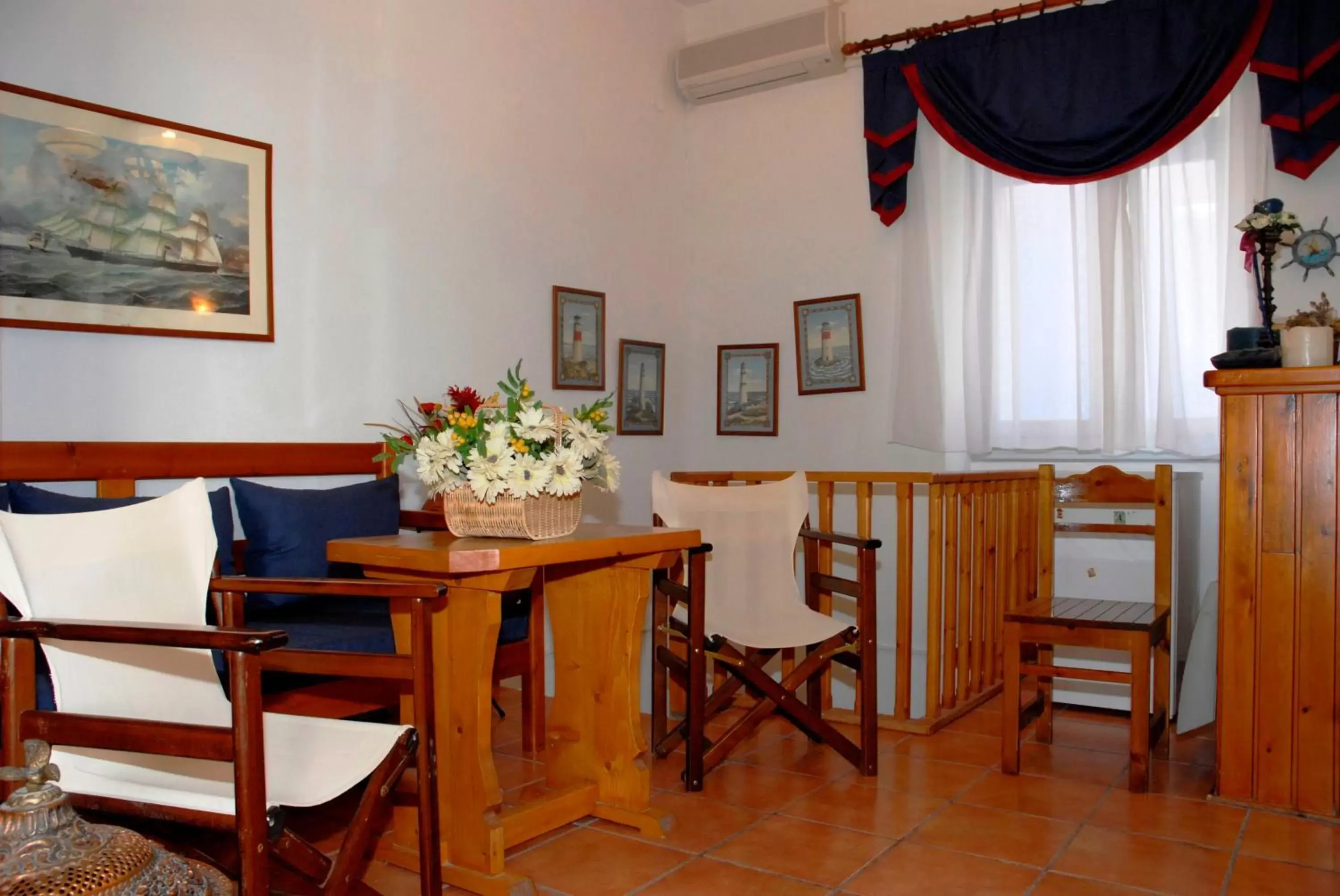 Lobby or reception, Dining Area in Amaryllis Hotel