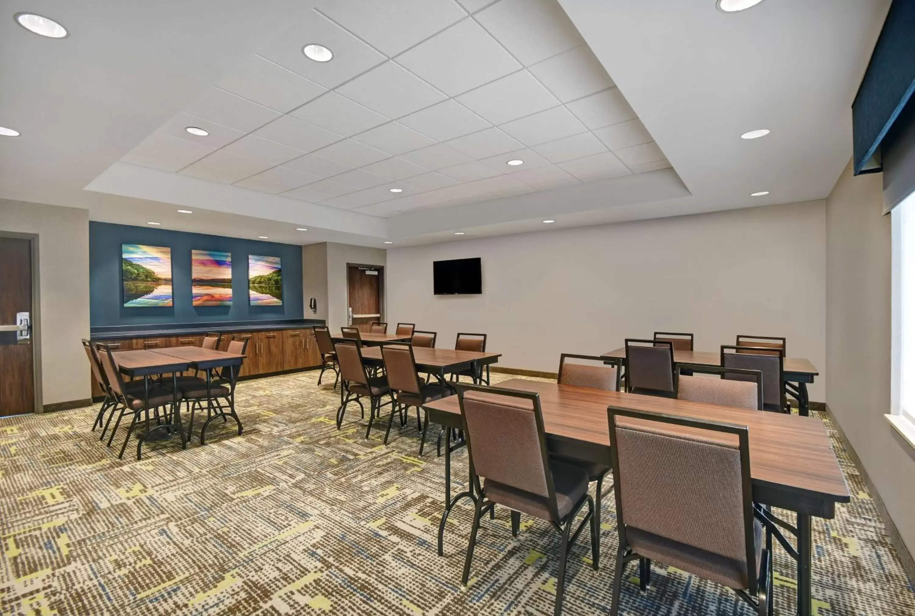 Meeting/conference room, Restaurant/Places to Eat in Hampton Inn Cave City, KY